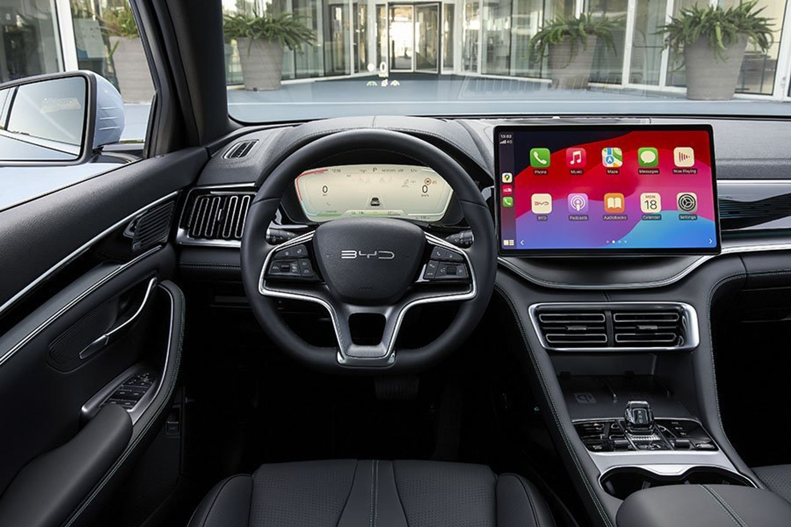 Kabine med stor skærm i en BYD Seal U