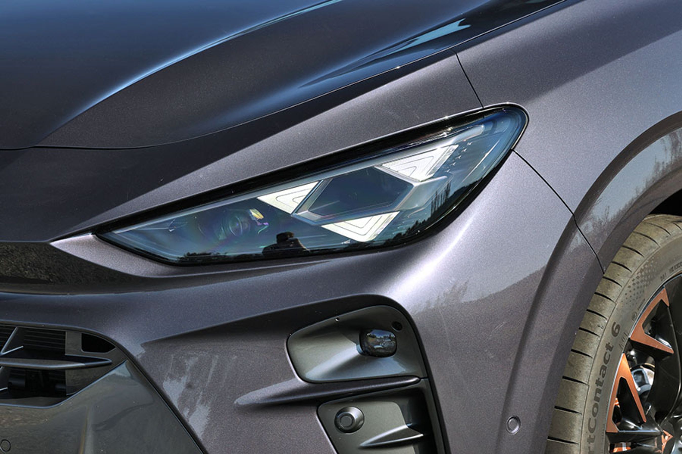 De tre trekanter er en del af kørelyset og samtidig det nye udtryk for Cupra-modellerne.