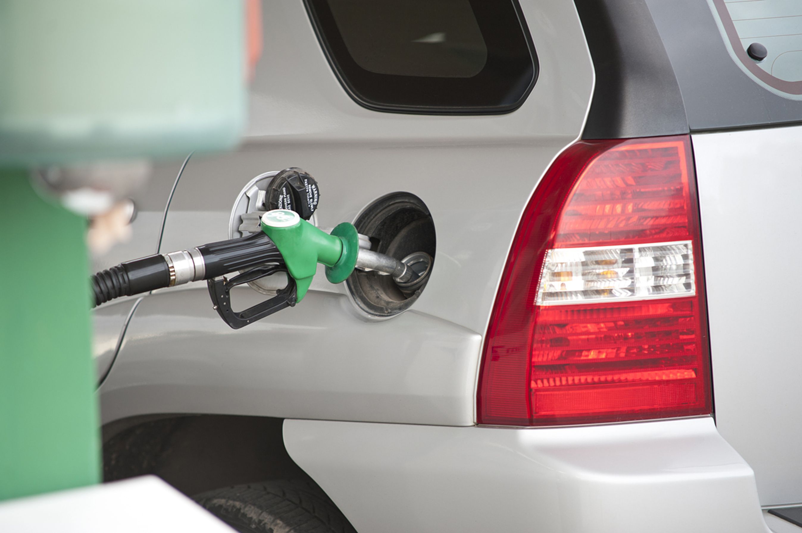 Du kan selv gøre meget for, at det bliver billigere at tanke bilen.