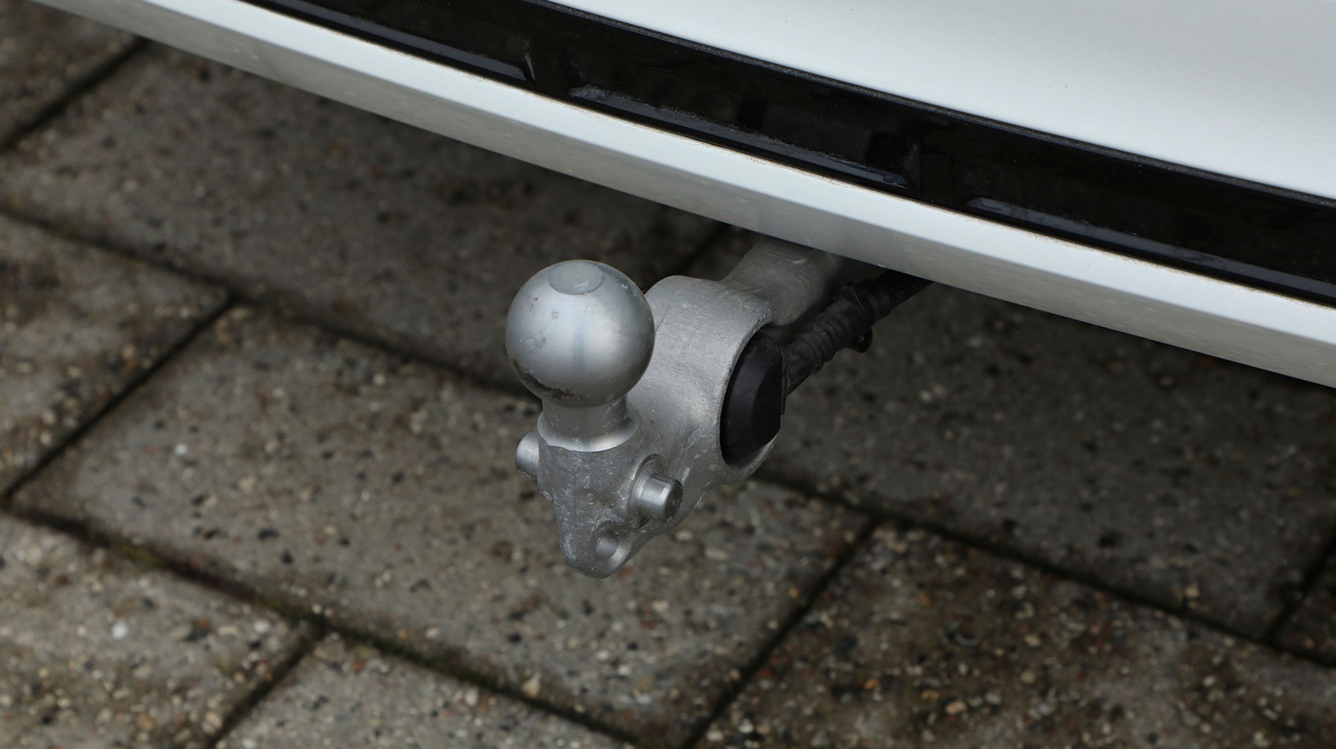 Volvo XC60 er en rigtig arbejdshest, når det handler om at trække en påhængsvogn. Denne udgave må trække hele 2,4 tons. Trækkrogen vipper elektrisk ud, men koster desværre hele 20.635 kr.