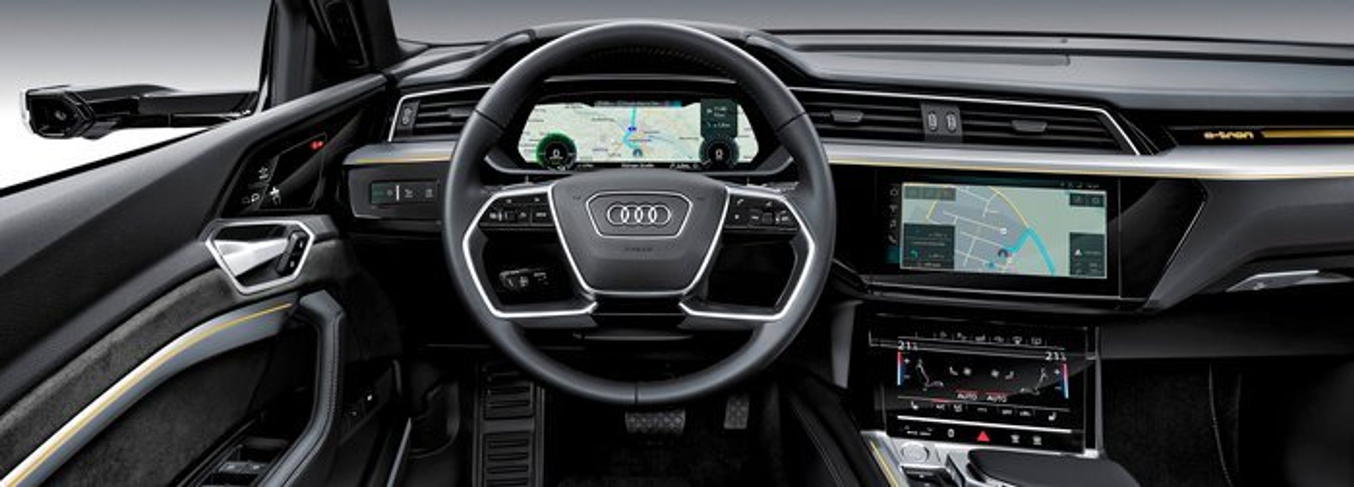 Førerpladsen i Audis førset rene elbil. 