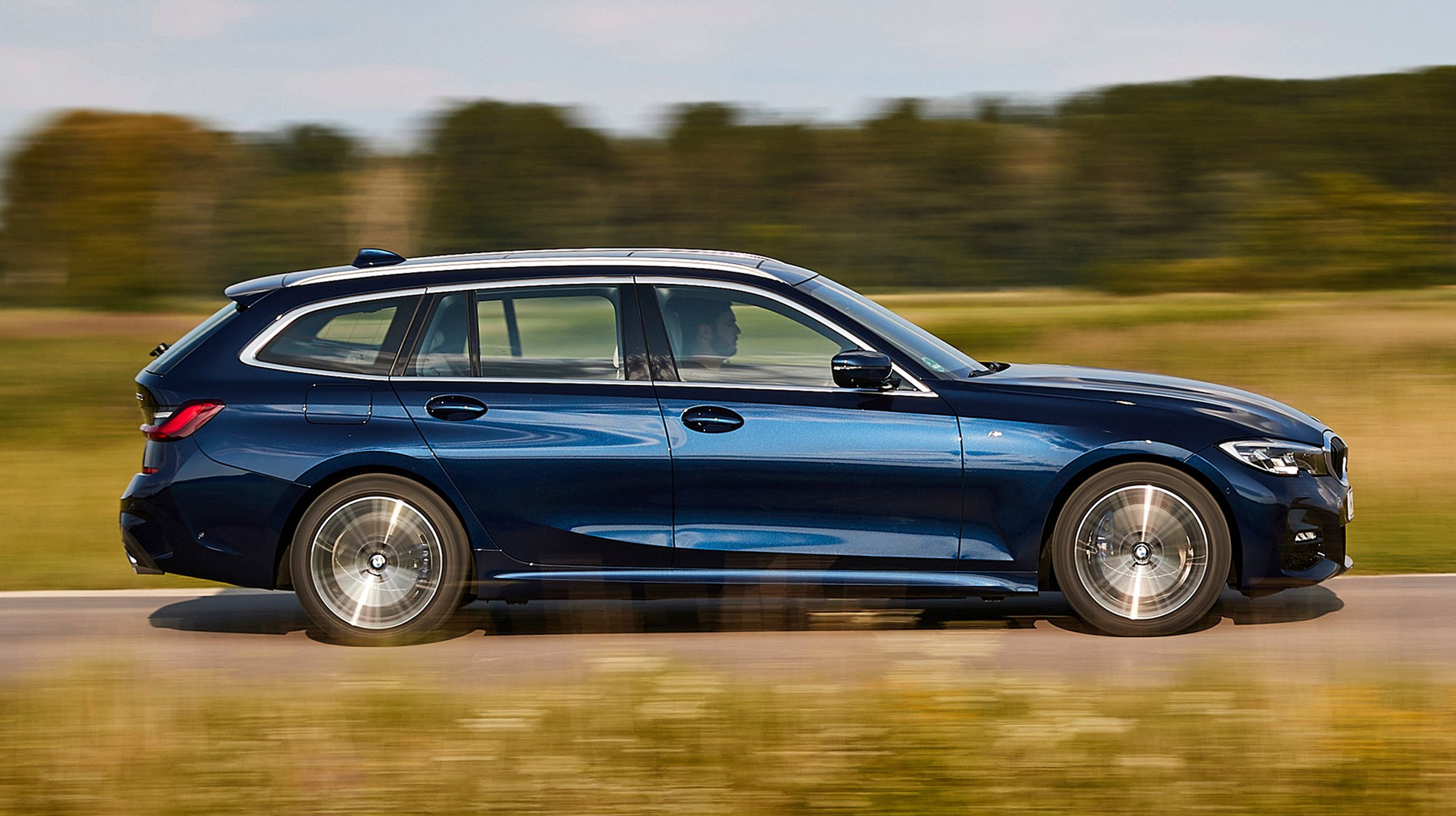 Den nye BMW 3 Touring har ikke fået større udvendige mål end sedanen, men bagagerummet er vokset betydeligt.