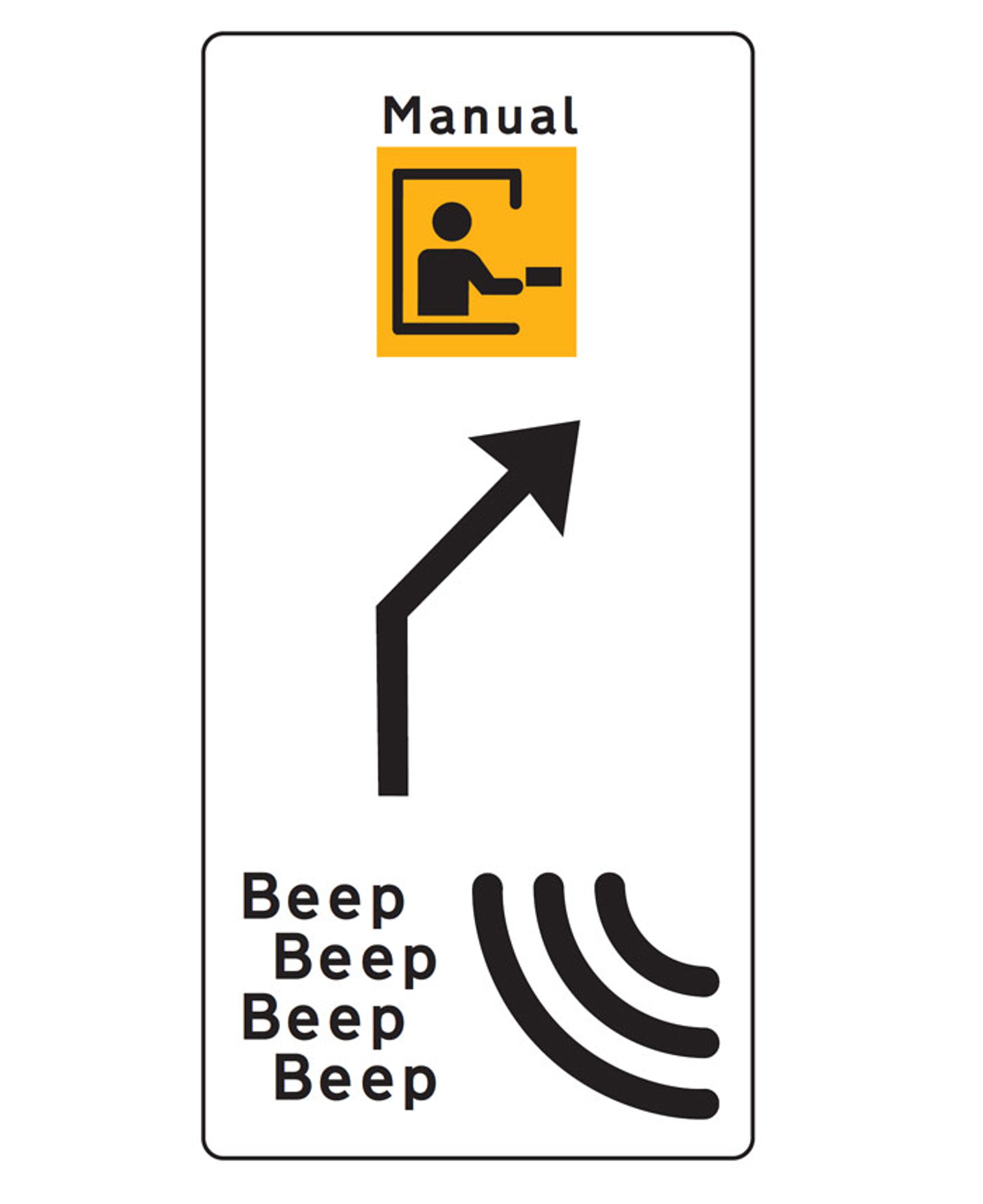 Nye skilte før betalingsanlægget forklarer, hvad de fire bip betyder. De står så tidligt, at man kan nå at køre til de manuelle baner længst til højre.