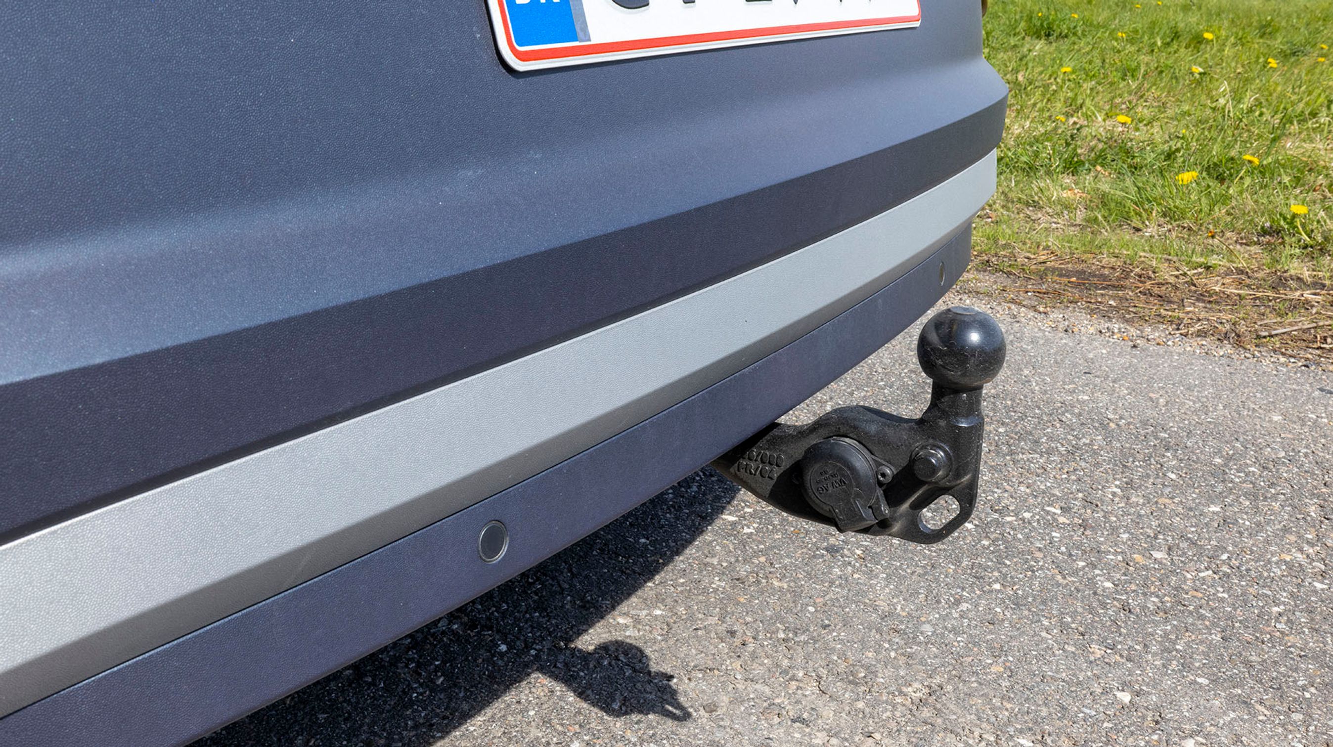 Et anhængertræk kan tilkøbes, og dte er af den smarte type, der svinger ud, når man hiver i en knap i bagagerummet. Trækket er udstyret med 13-polet stik. Bilen må trække 1.000 kg, og trækket koster i runde tal 8.000 kroner.