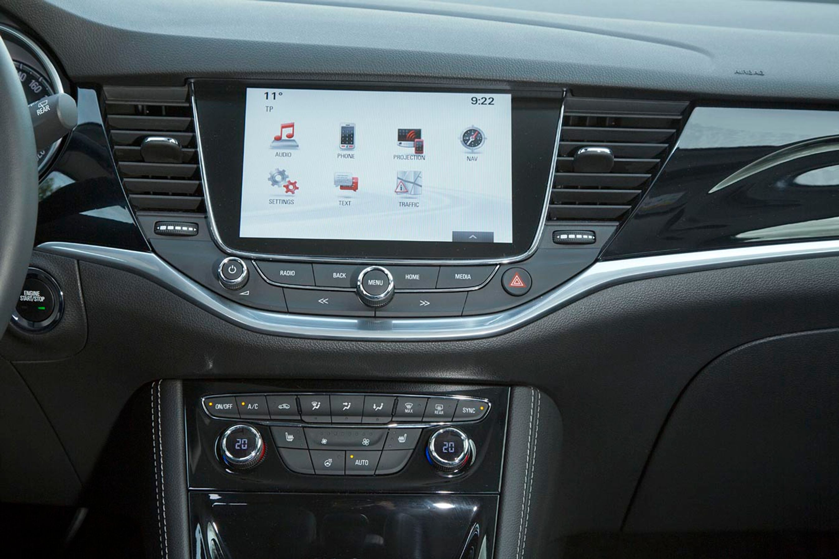 Denne 8-tommerskærm er en del af navigationspakken til 12.000 kr. Standardskærmen er en tomme mindre i diagonalen.