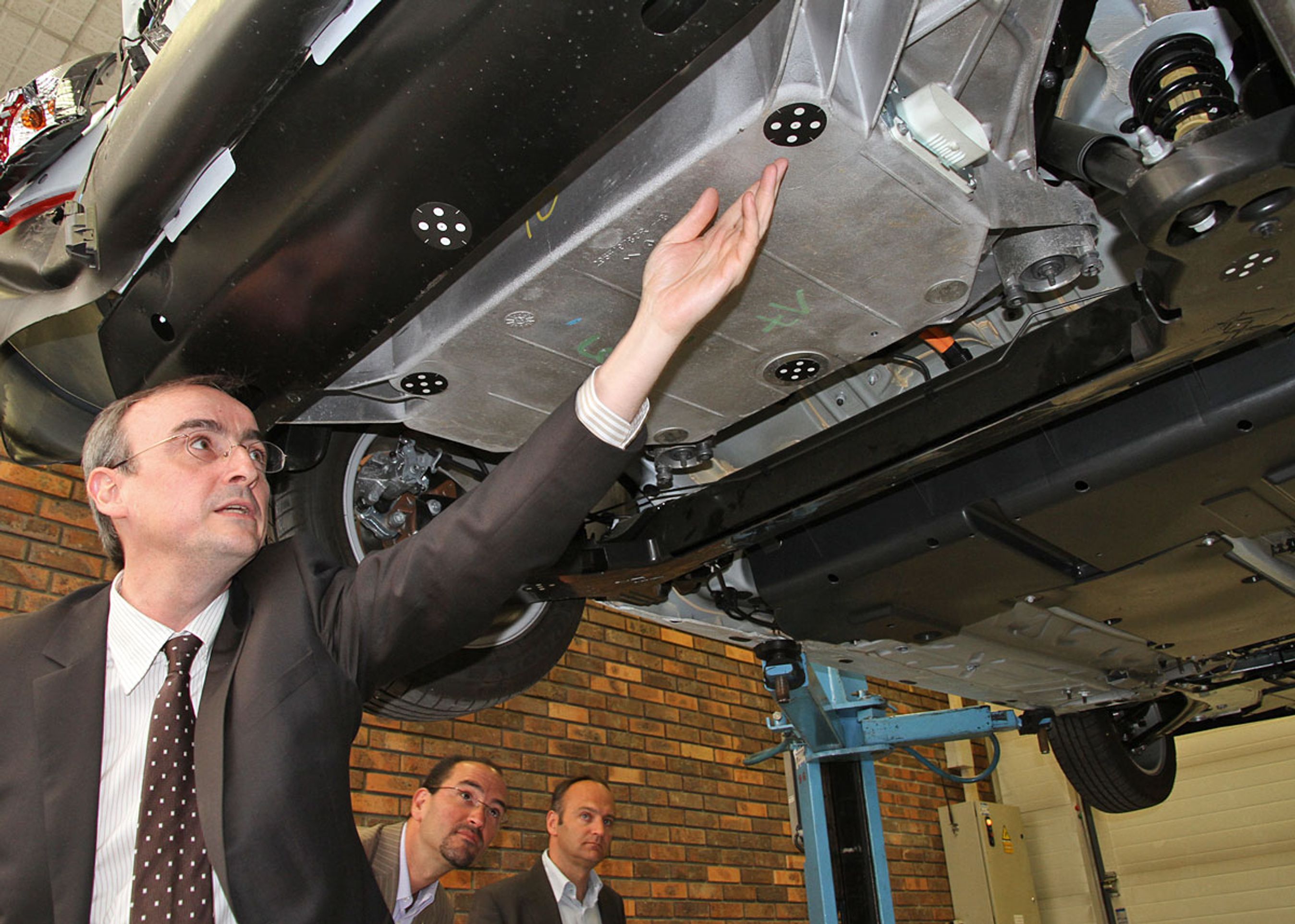 Her sidder batteriet i en Fluence Z.E., der lige er udsat for en bagendepåkørsel med 50 km/t.