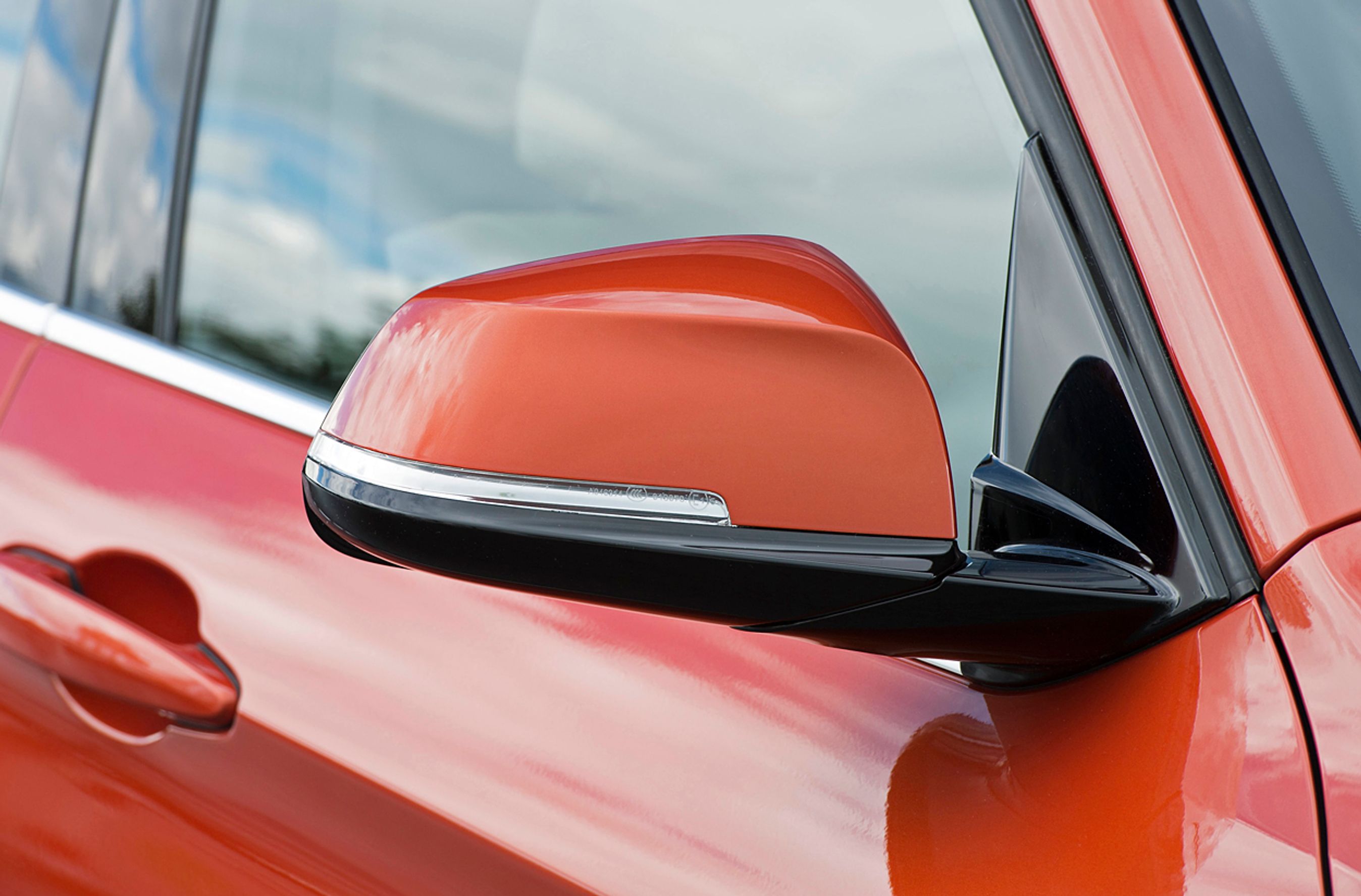 Blinklyset er flyttet op i sidespejlet på BMW X1.