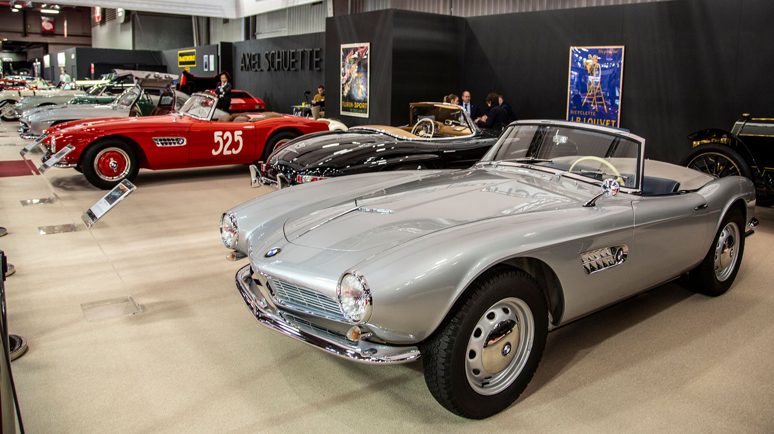 Der blev bygget 252 BMW 507, og to af dem var til salg på Rétromobile. Hos den samme forhandler…