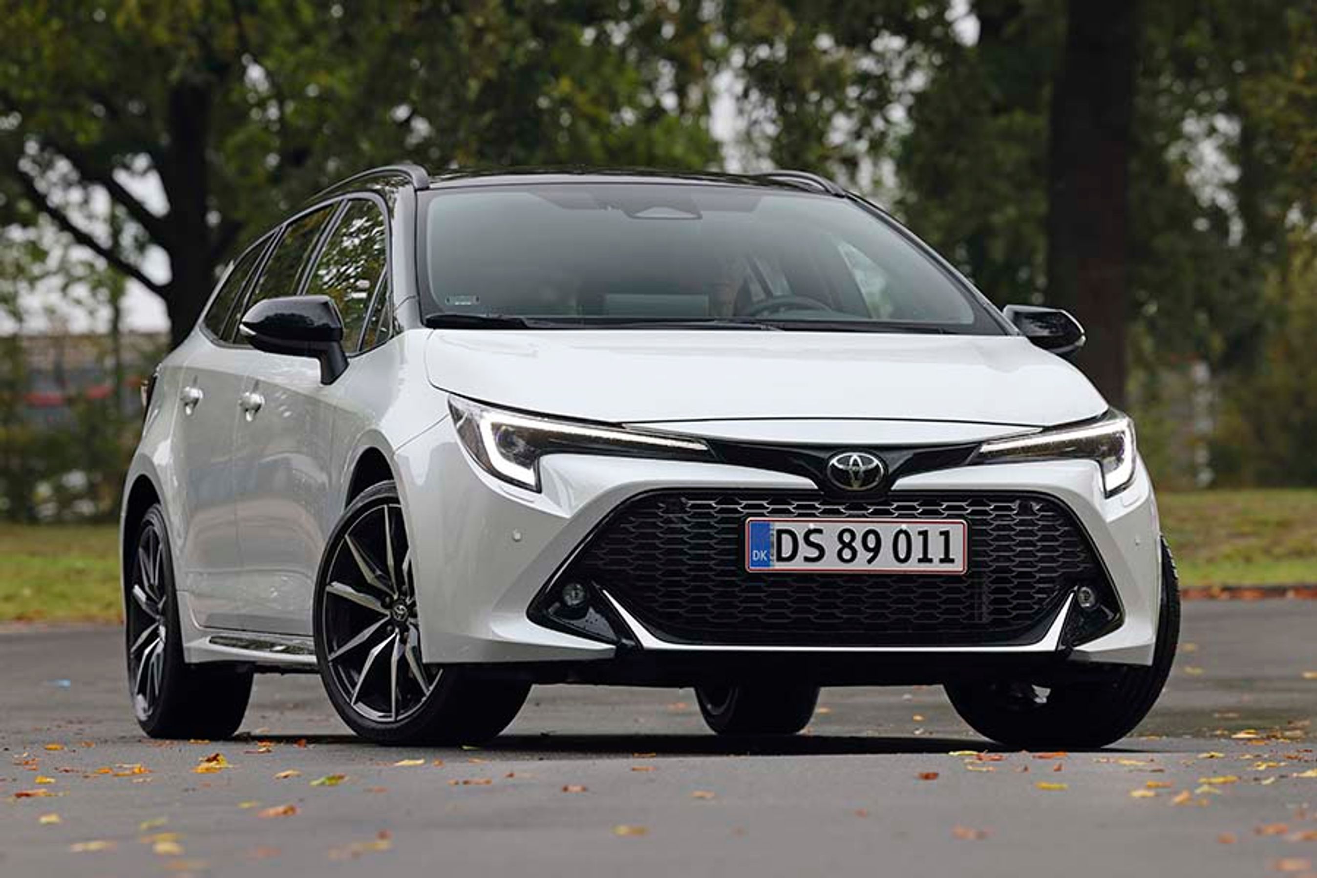 Toyota Corolla Sports Tourer er nu kun at finde som hybridbil, og her er det topudgaven i det særlige GR-udstyr vi har testet.