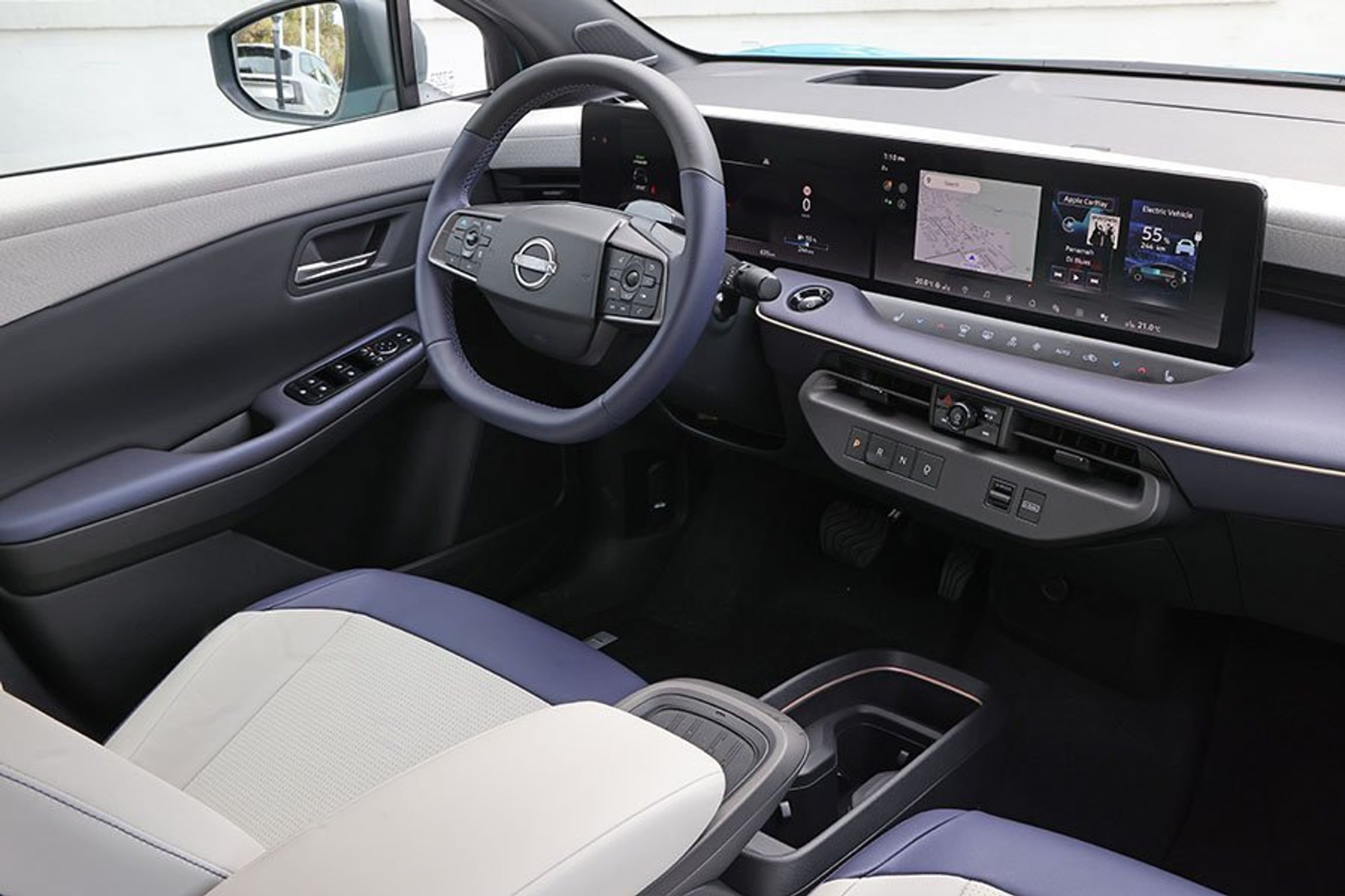 Førerpladsen i en Nissan Leaf