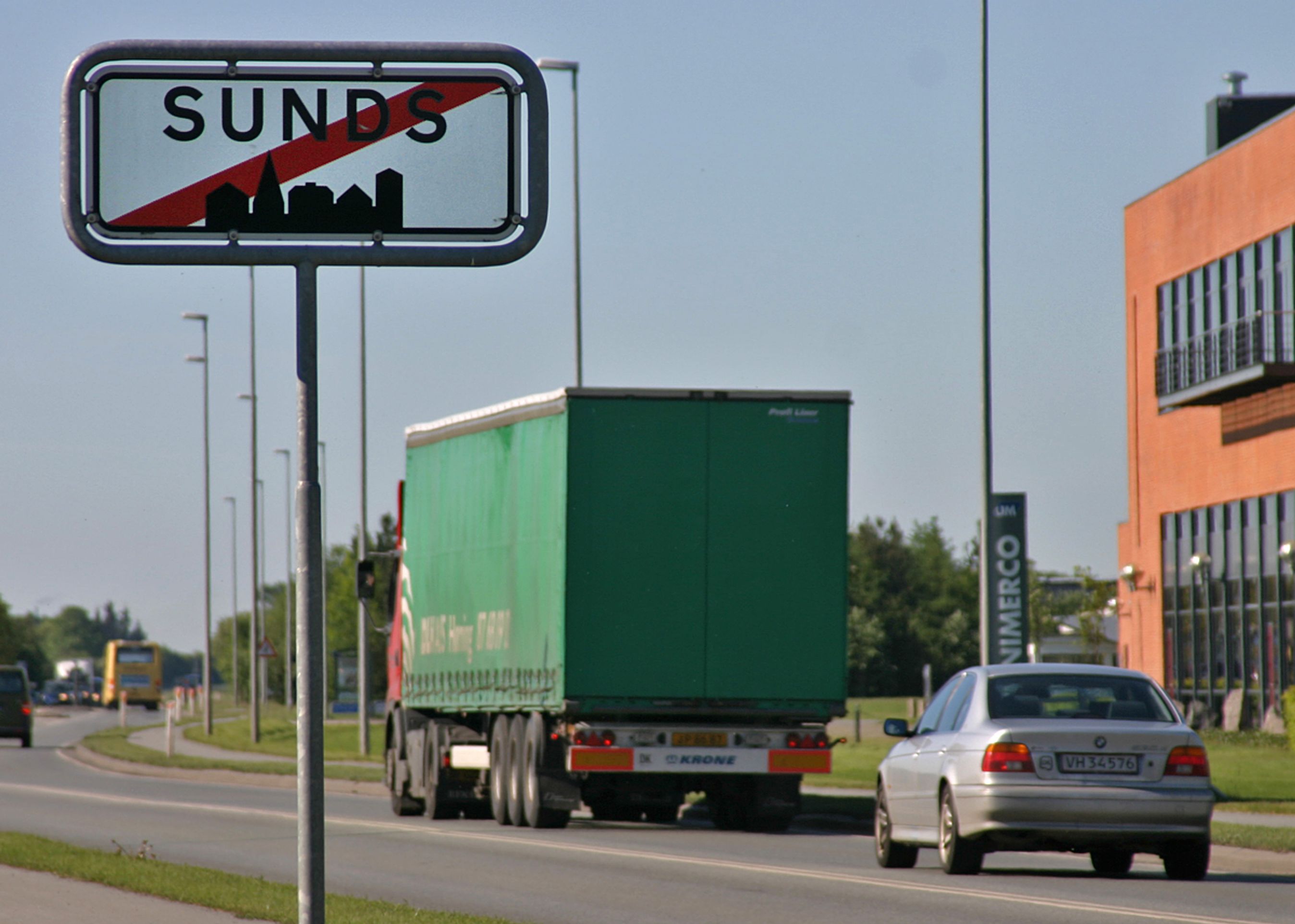 Beboerne i den lille by Sunds slipper nu for 4.000 biler i døgnet - heraf en stor del lastbiler.