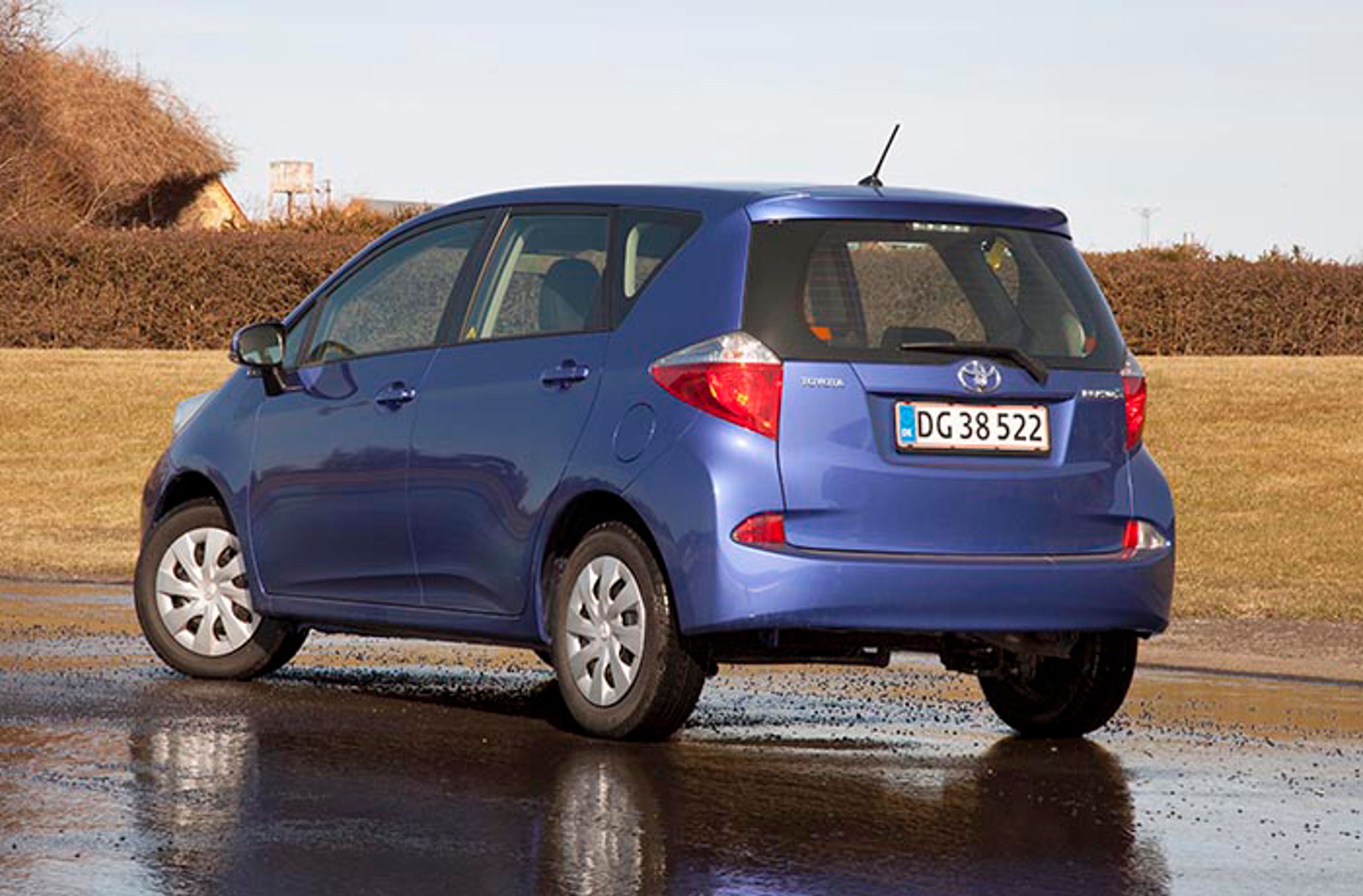 Toyota Verso-S bagfra