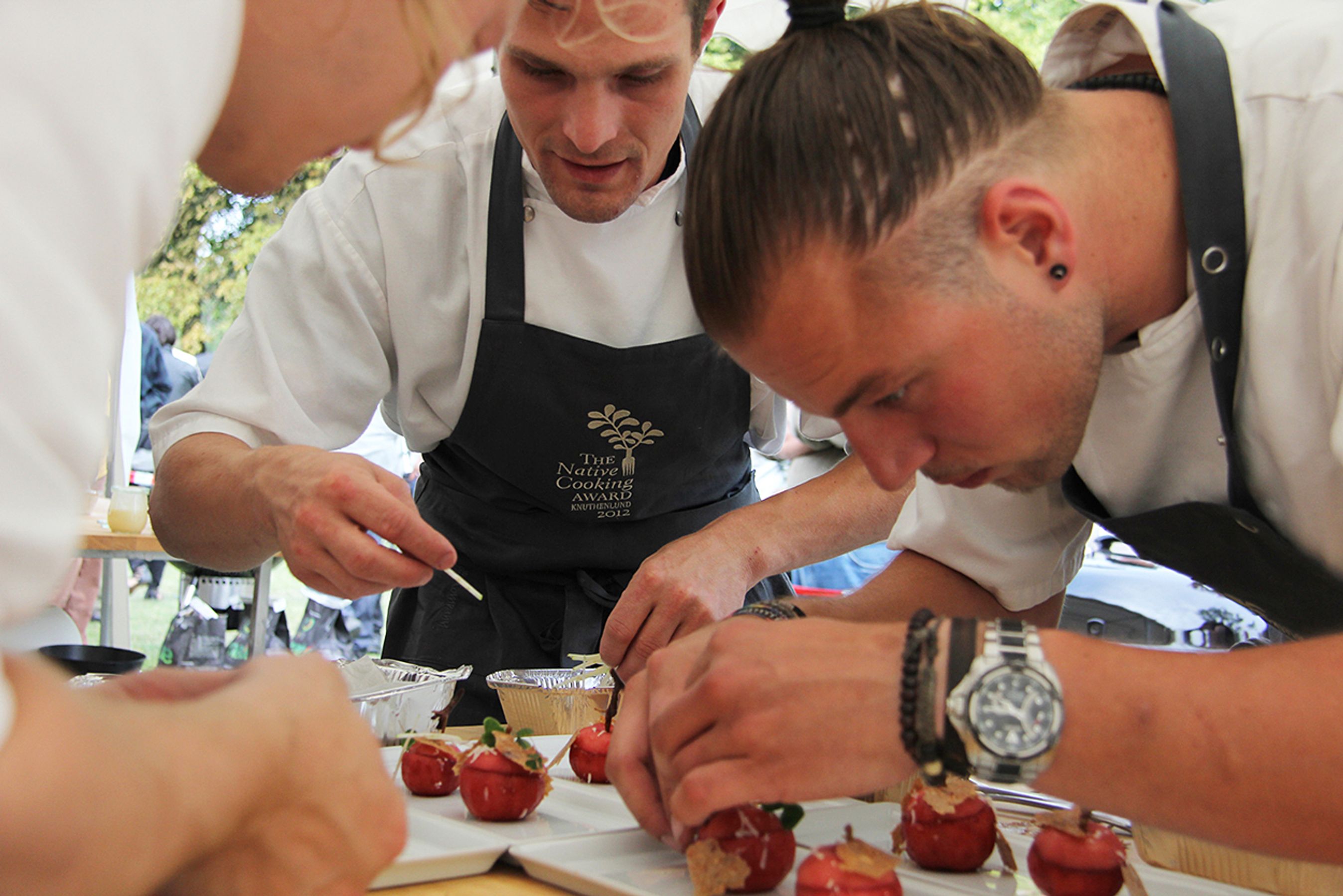 Kokkene er mindst lige så koncentrerede som kirurger, når de kreerer kulinarisk kræs.