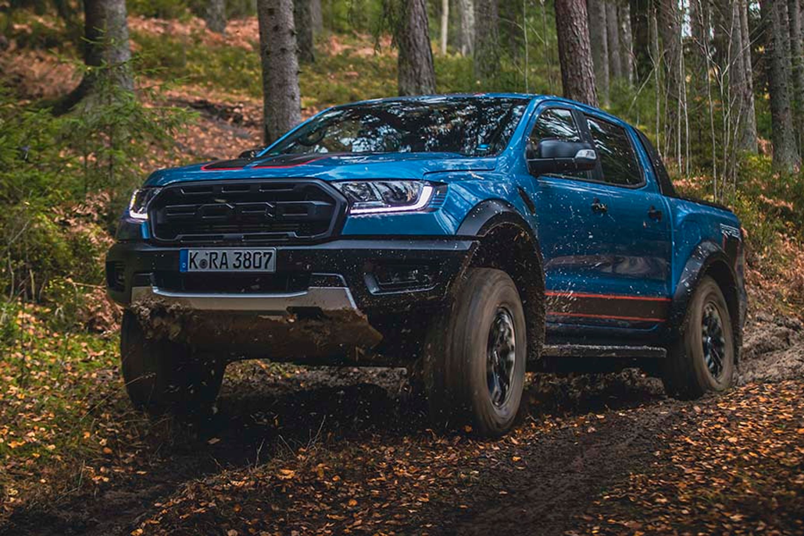 Raptor er den mest avancerede firehjulstrækker fra Ford. Den fås både på gule og hvide plader, men sidstnævnte koster tæt på en million kroner.