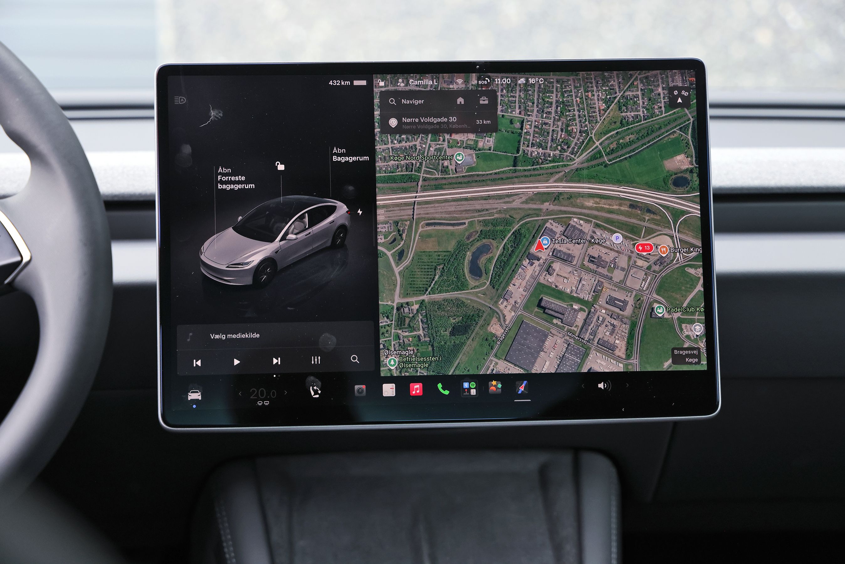 Touchskærm i Tesla Model 3 baghjulstræk fra 2026. 