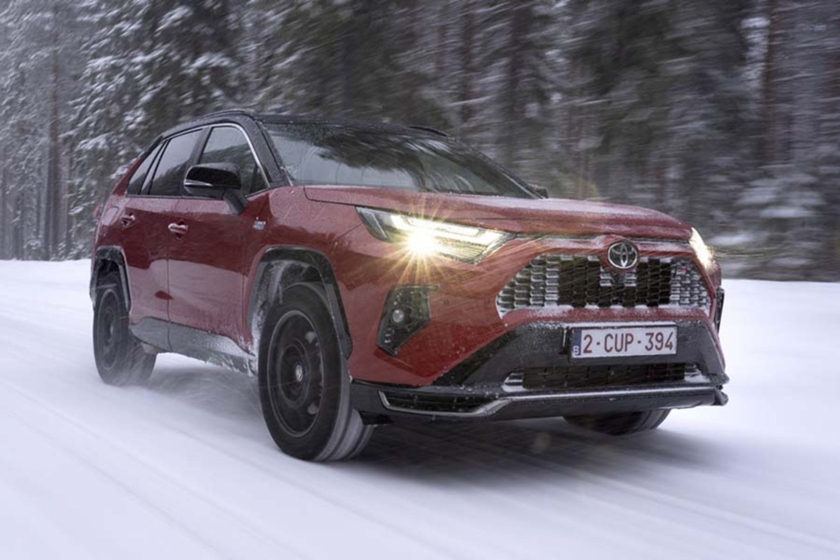 Toyota RAV4 kommer nu i en GR-udgave med udstyr og designelementer, der giver bilen et mere skarpt udseende.