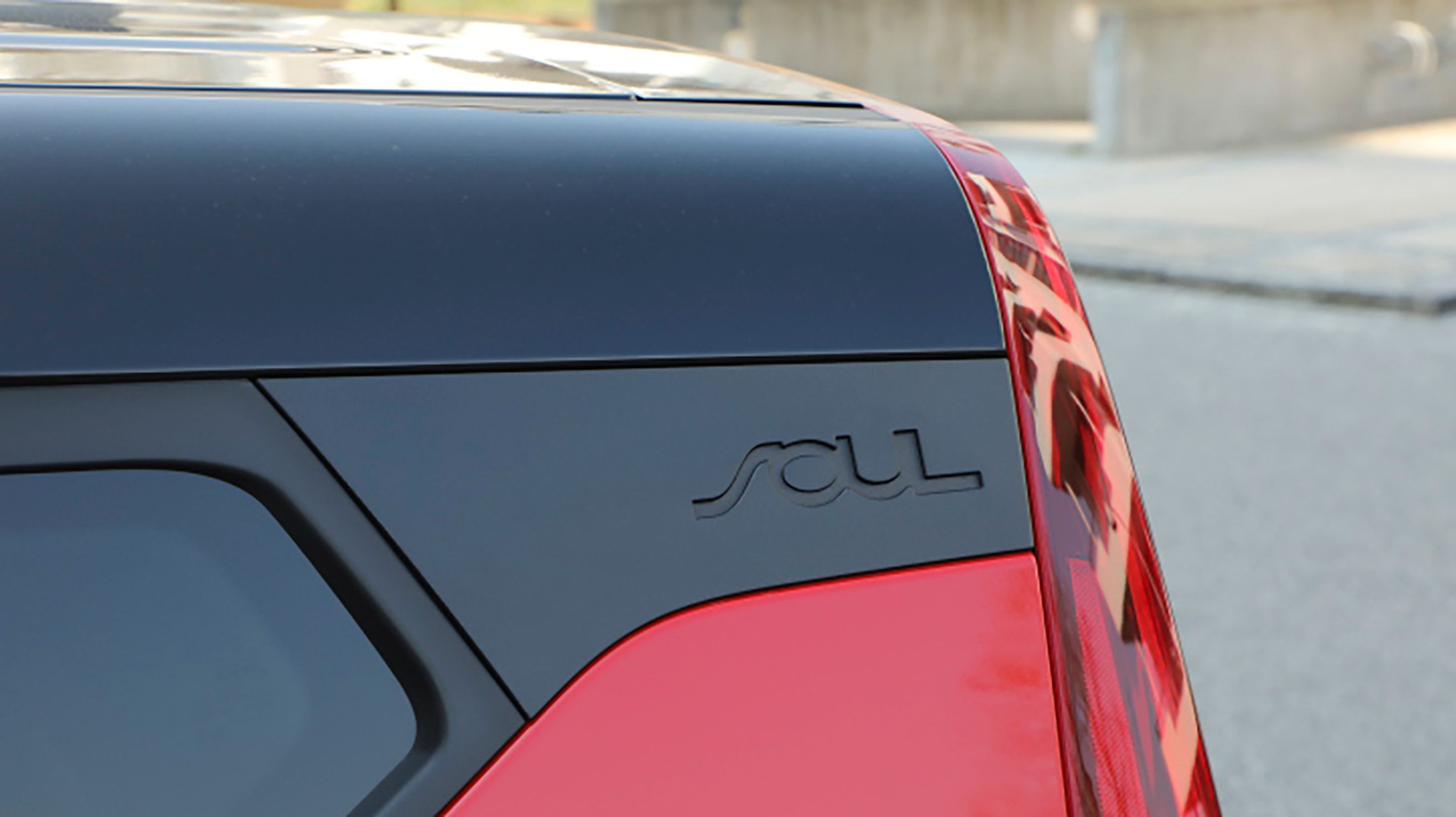 Designet er flot med tofarvet lakering og mange smarte detaljer.