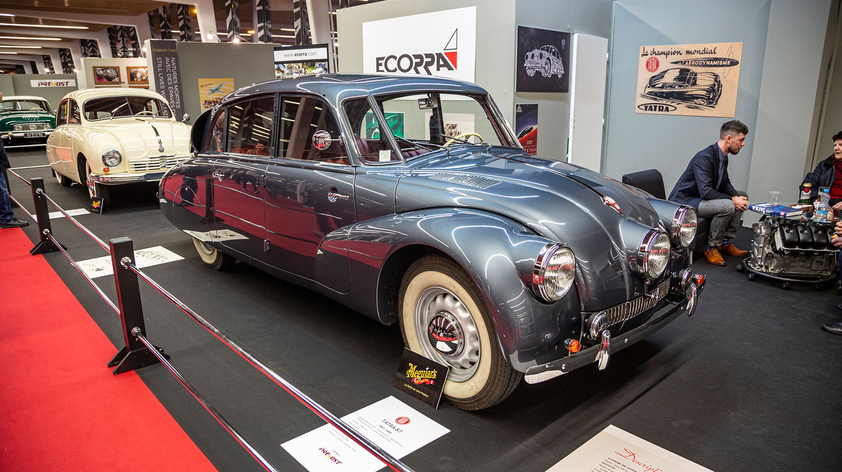 Tatra byggede biler, som var både teknisk og designmæssigt interessante, og Rétromobile kunne byde på en fornem rejse gennem mærkets historie. Her er det en type 87, som var i produktion fra 1937 til 1950.