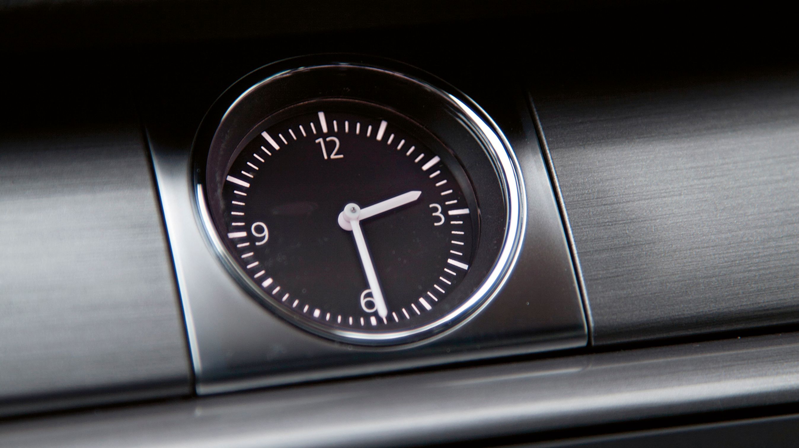 Det analoge ur afslører, om man kører i den nye Passat.