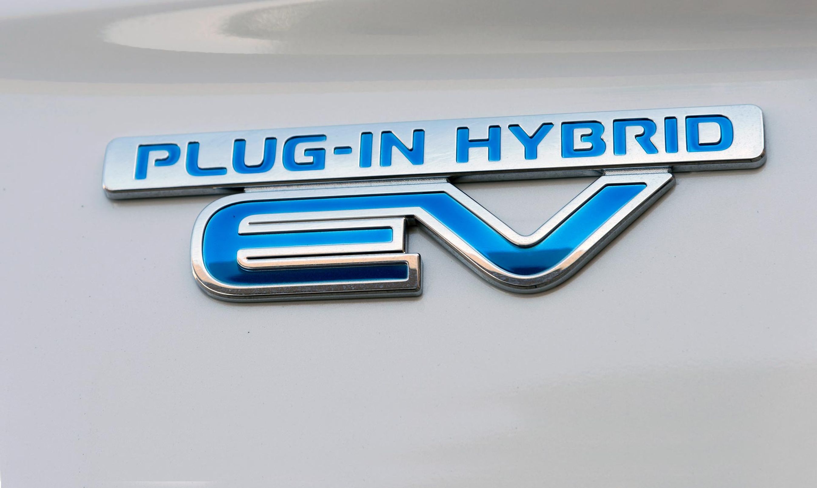 Plugin-hybrider er kommet i skudlinjen. Men danskerne lader hyppigt deres opladningshybrid.