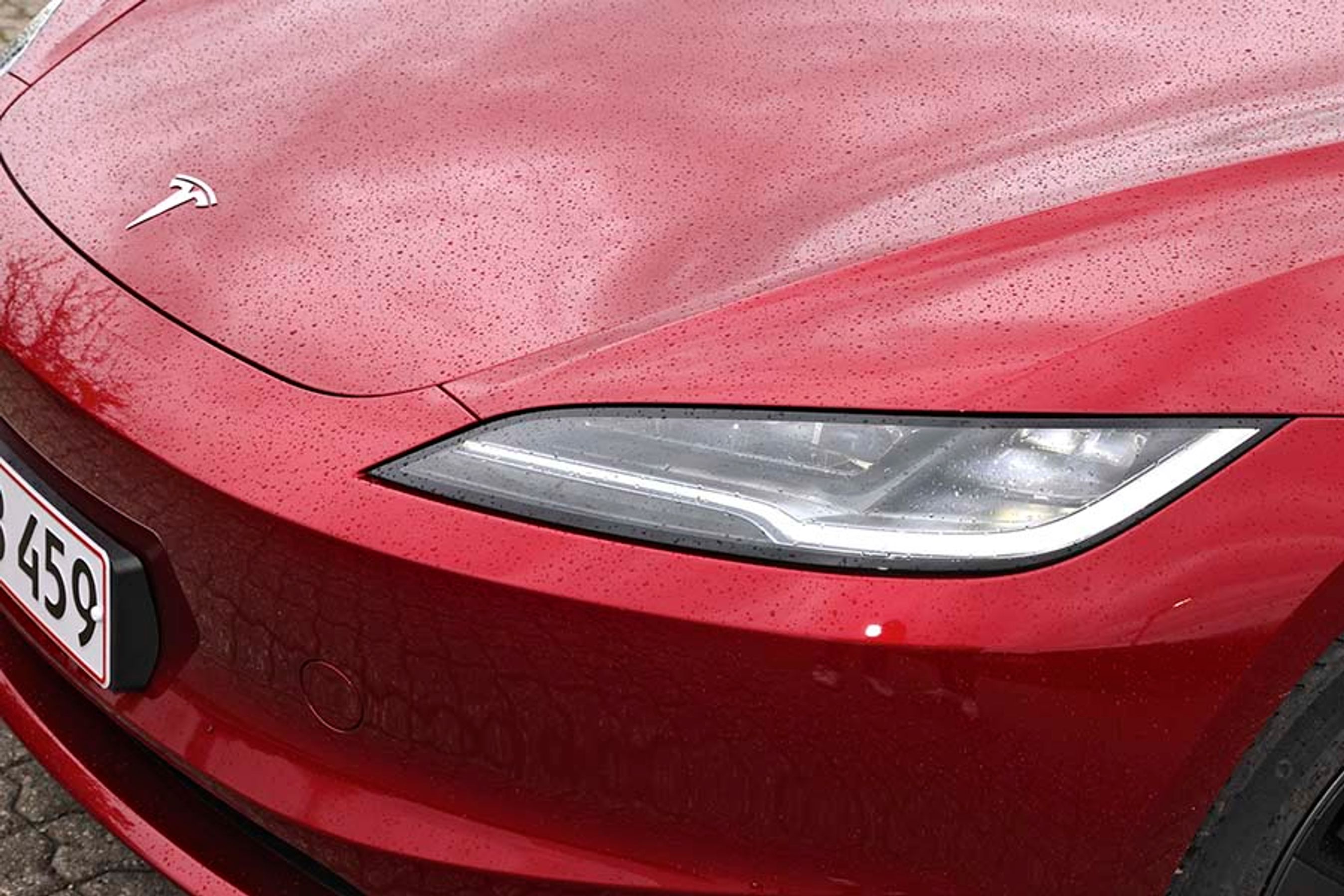 De nye forlygter giver bilen et bedre lys, men adaptive forlygter, der giver mulighed for at køre med fjernlys uden at blænde andre, er fortsat ikke en mulighed. 