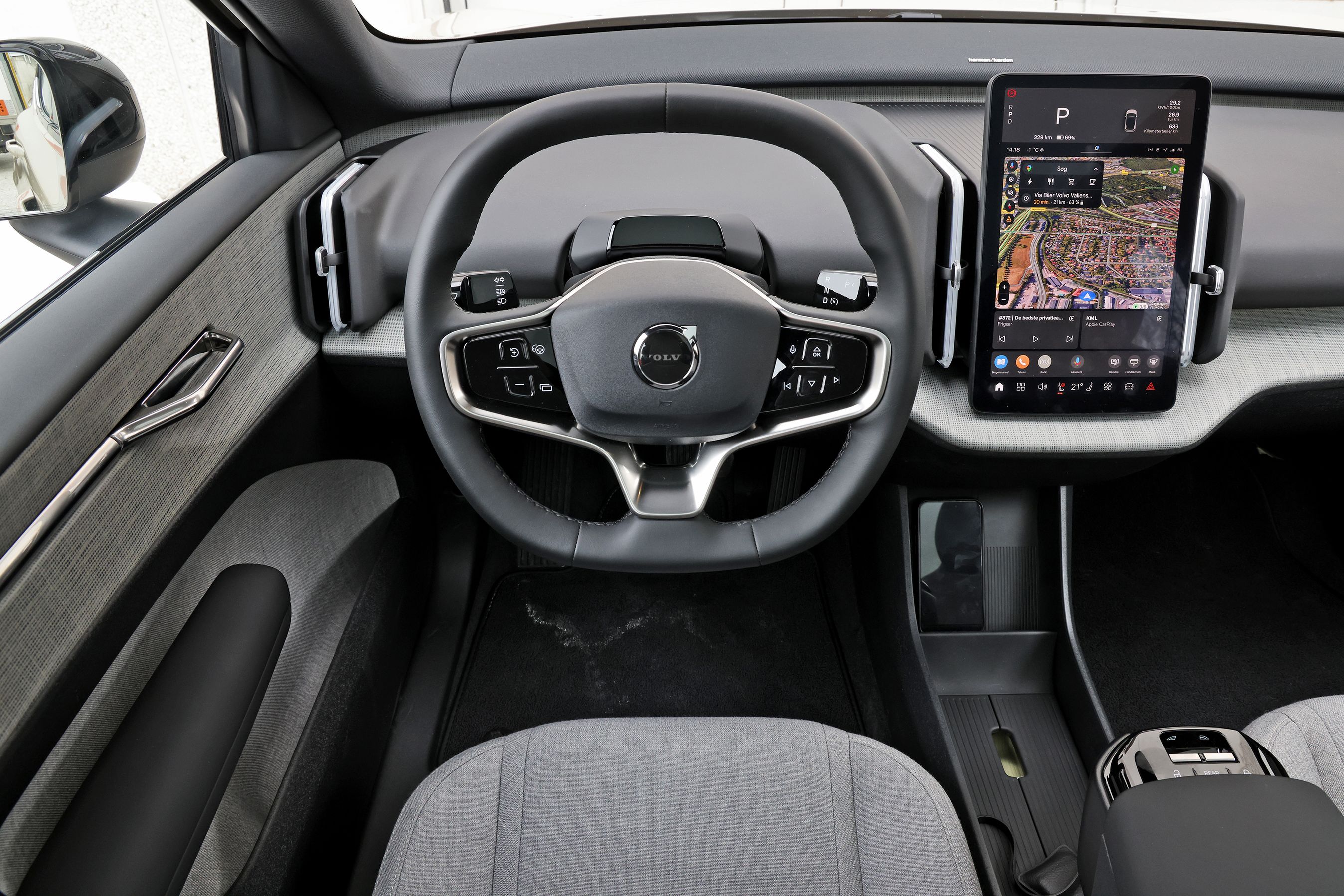 Førerpladsen i en Volvo EX30