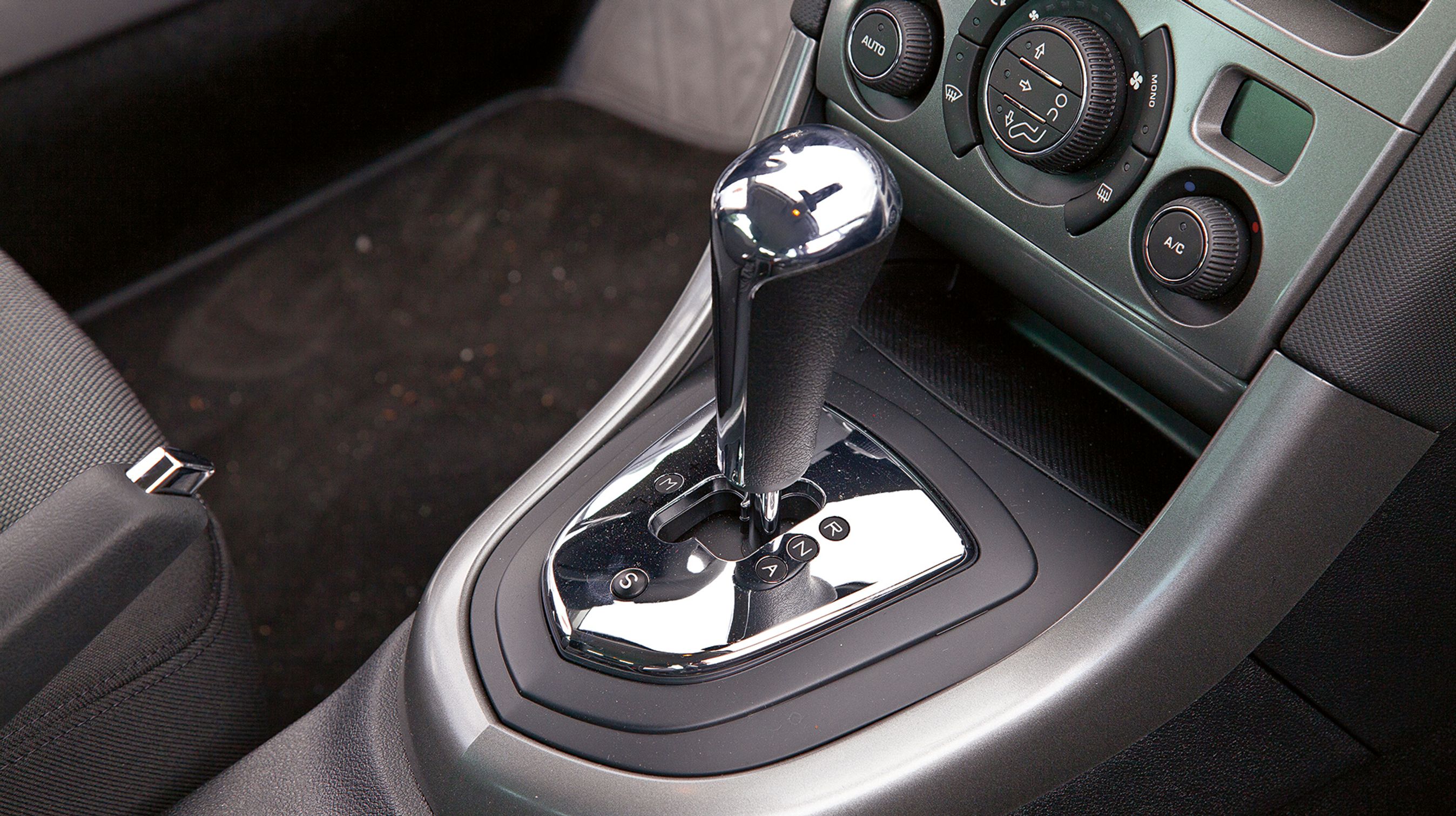 Den selvskiftende gearkasse var samlet set et stort plus for køreoplevelsen. Vi har ikke før oplevet en så velfungerende gearkasse af den type.