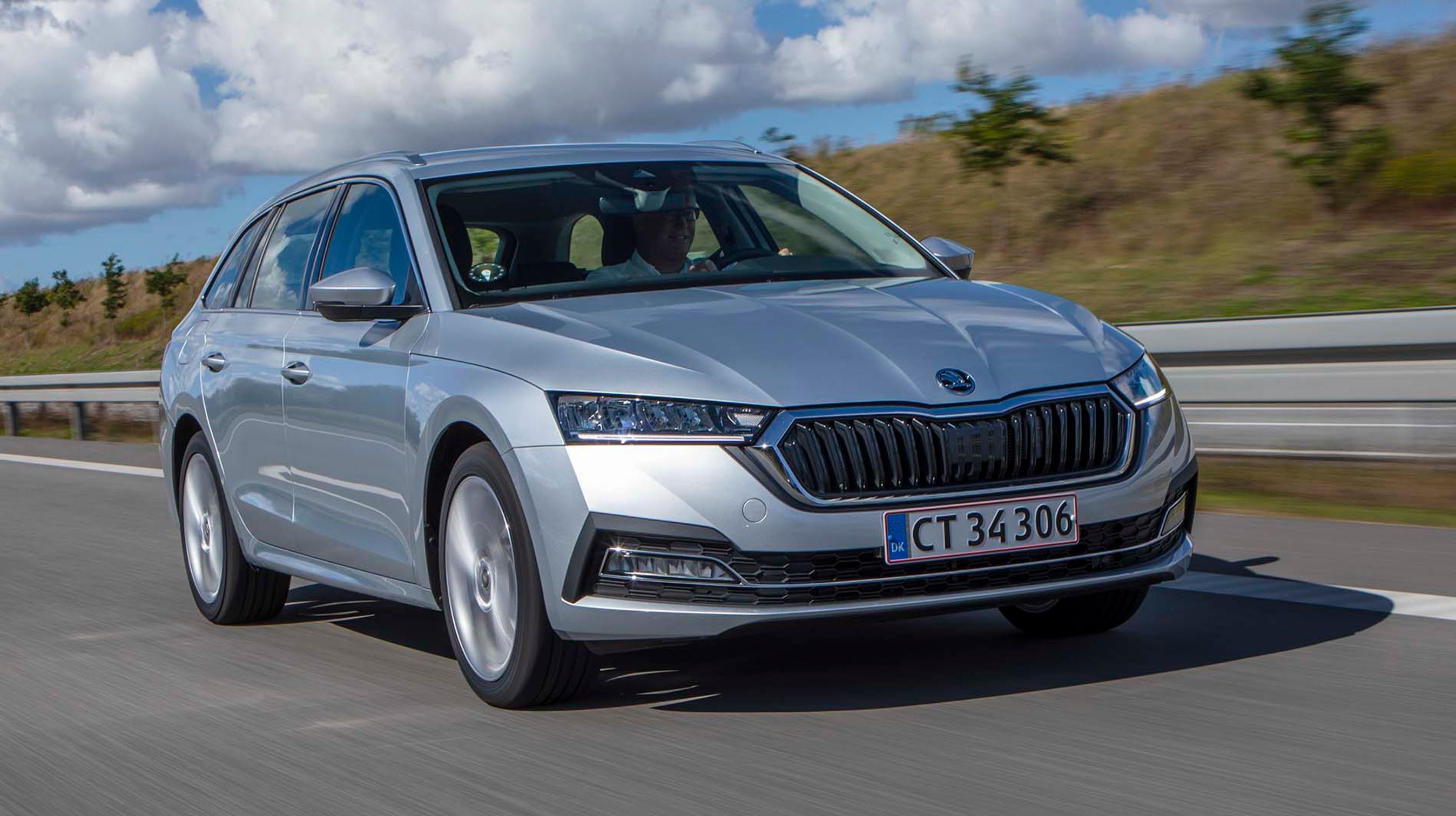 Fronten på Octavia er gjort mere flot og dynamisk end forgængerens. LED-forlygter er standard.