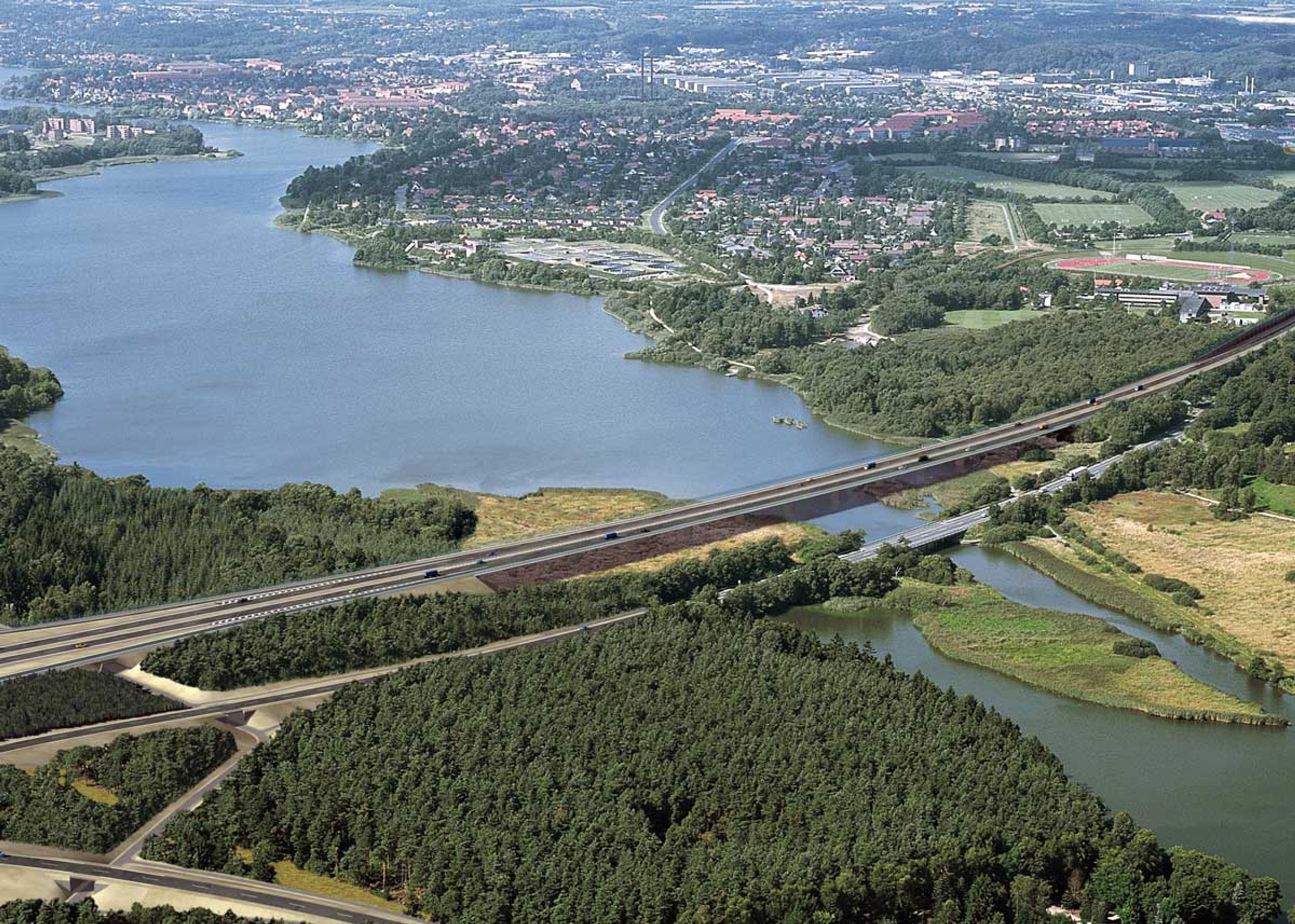 Sådan kommer det til at se ud, når motorvejen er bygget over Gudenåen. Det er den nuværende hovedvej i forgrunden. 