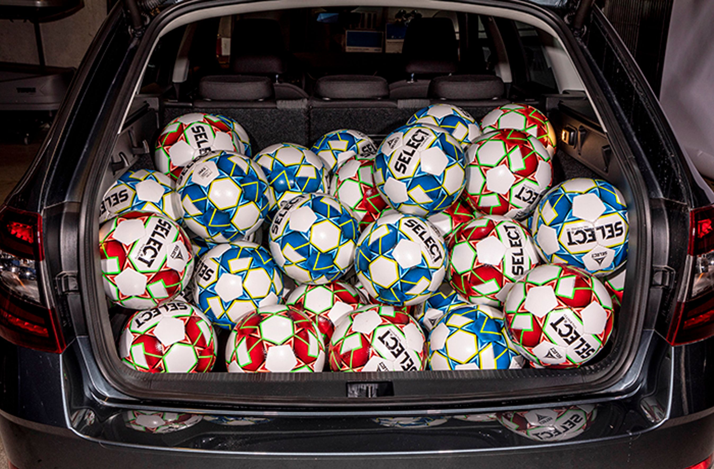 Under vores test fyldte vi bagagerummet op med fodbolde og her var der plads til 62 bolde, det er markant mere end de 48 bolde vi fik plads til i stationcarudgaven af Kia Ceed.