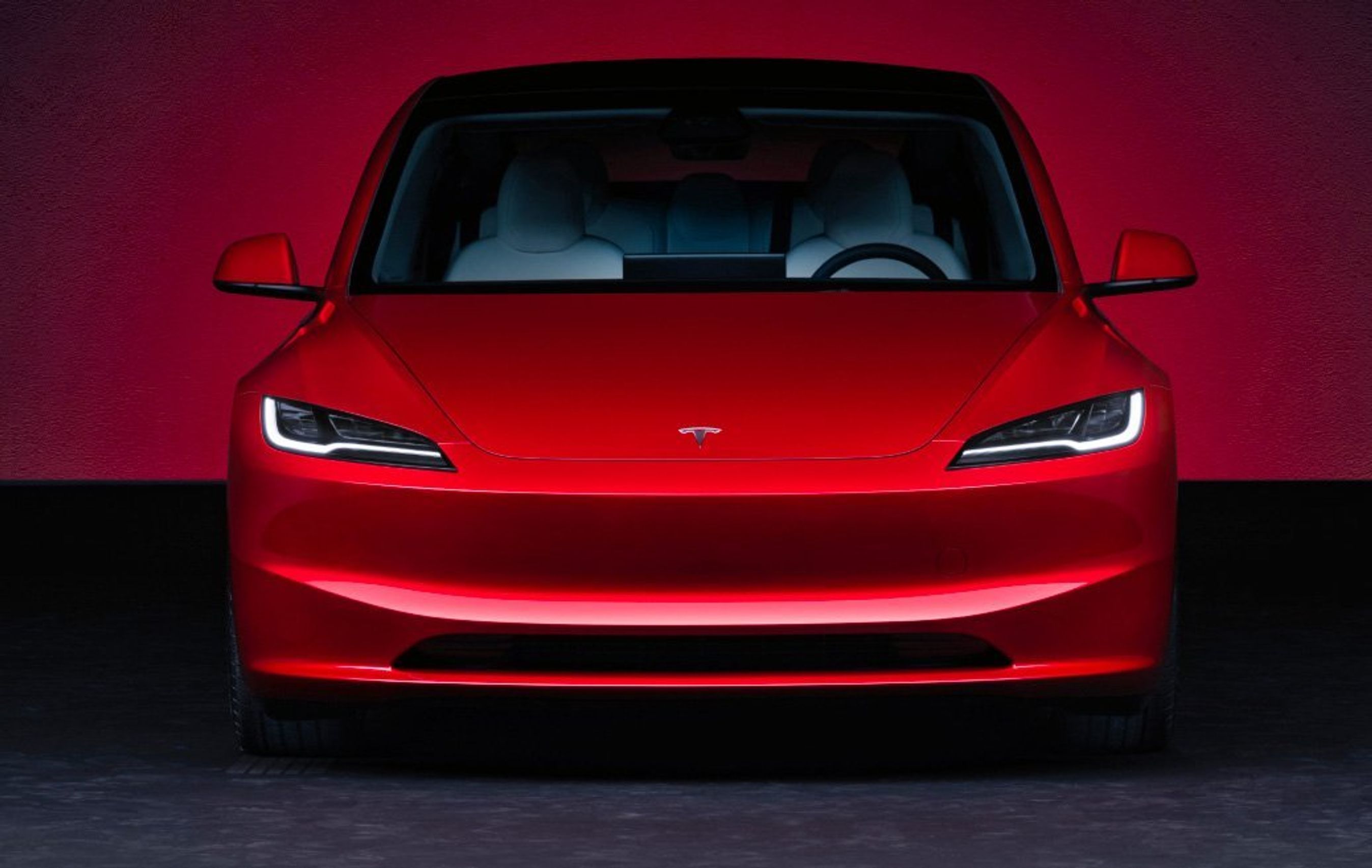 Fronten på Tesla Model 3 forfra.