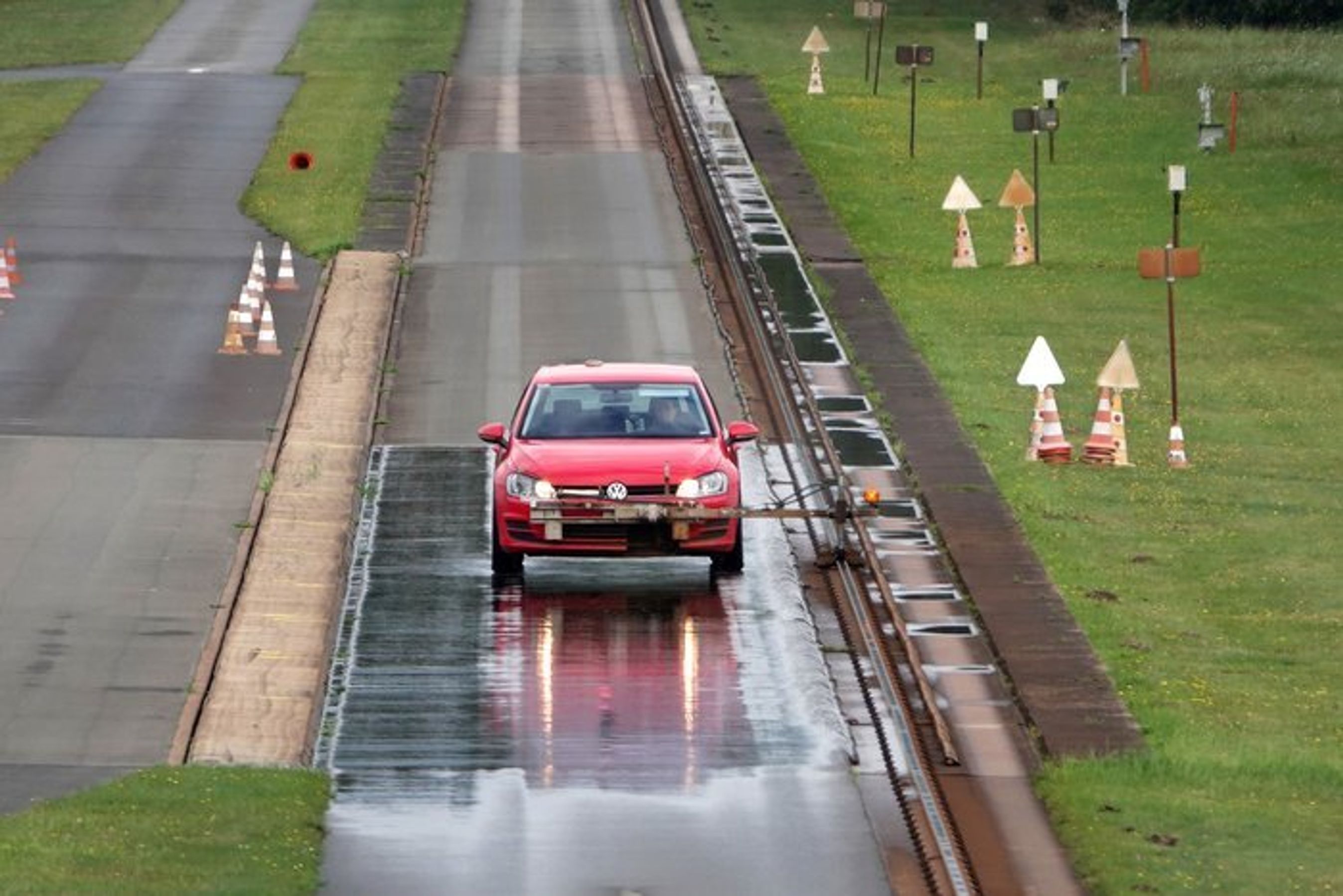 Dæktest på våd vej