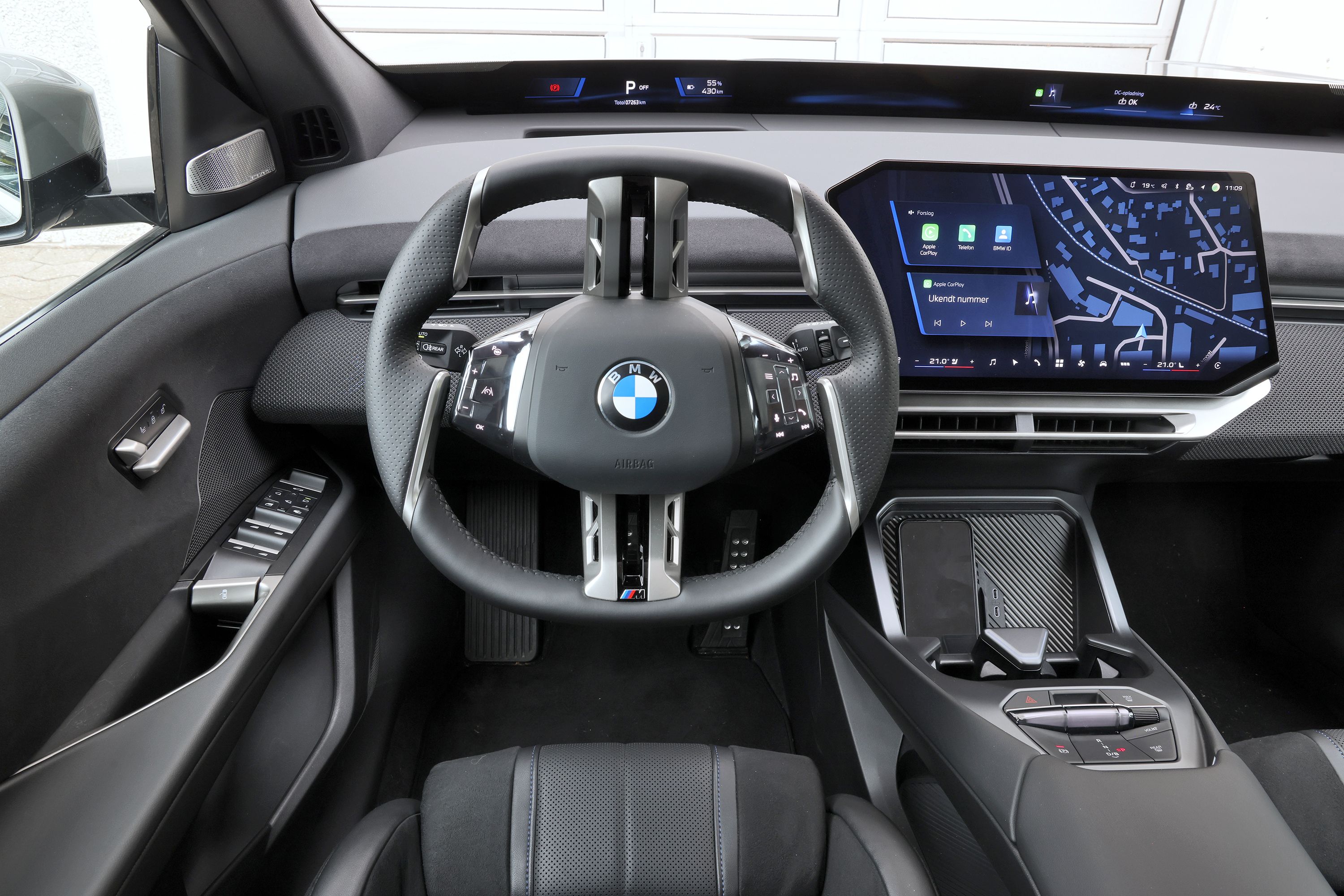 Kabinebillede af BMW iX3 50 xDrive 2026. 