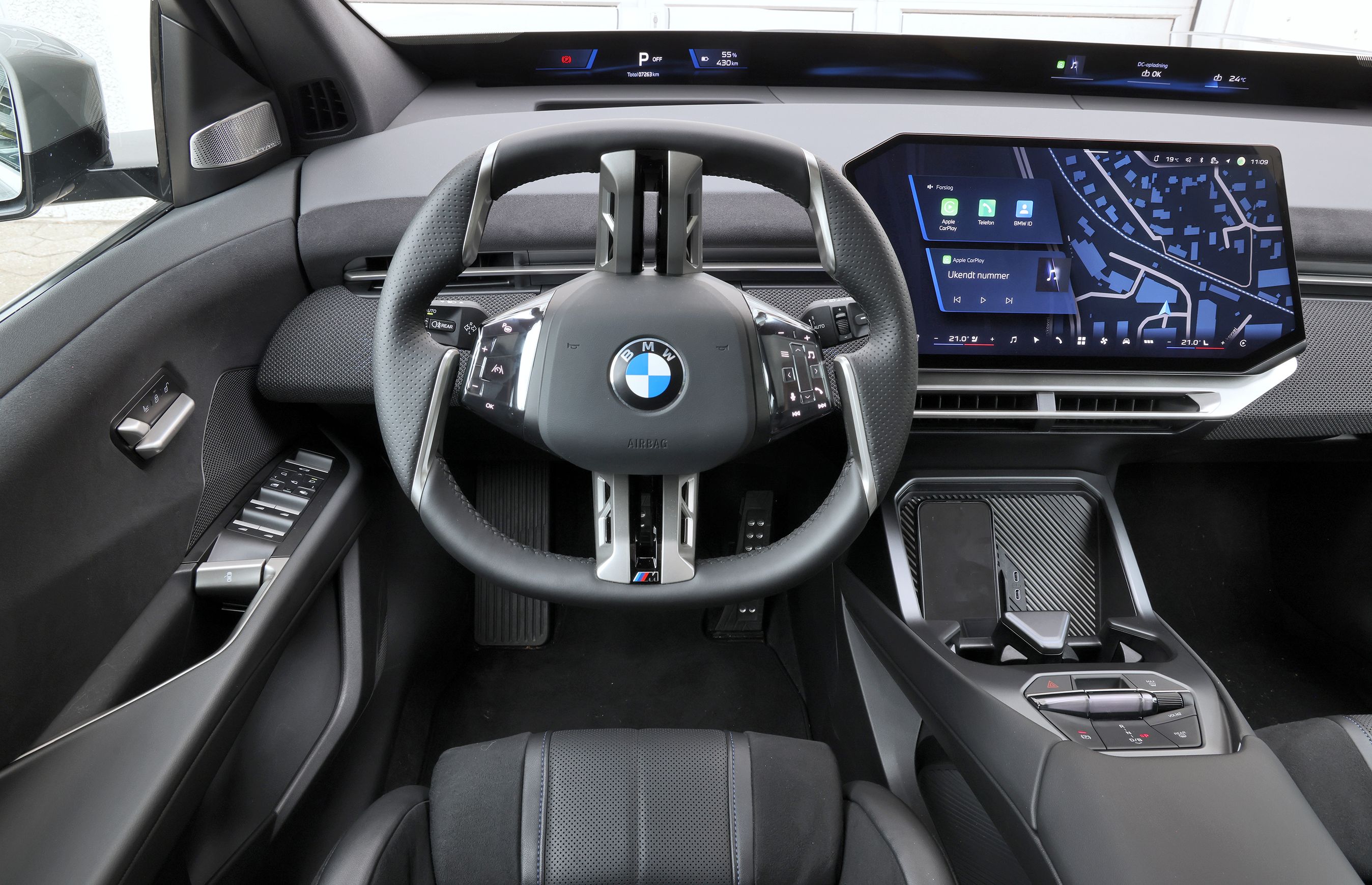 Kabinebillede af BMW iX3 50 xDrive 2026.