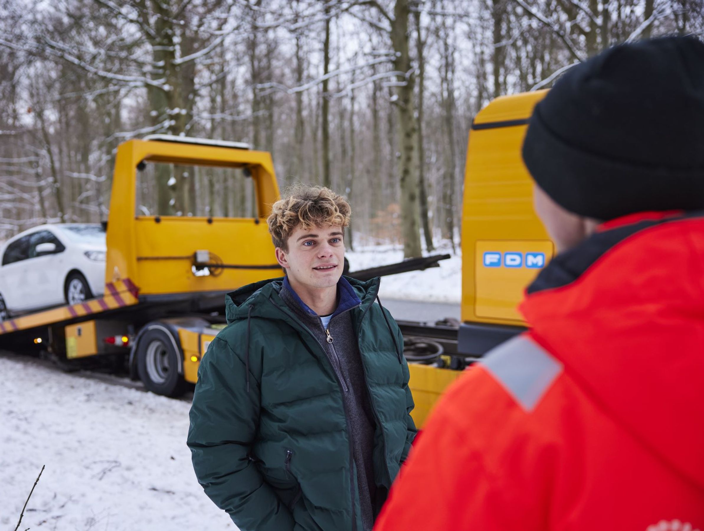 Mand tilkalder vejhjælp hos FDM