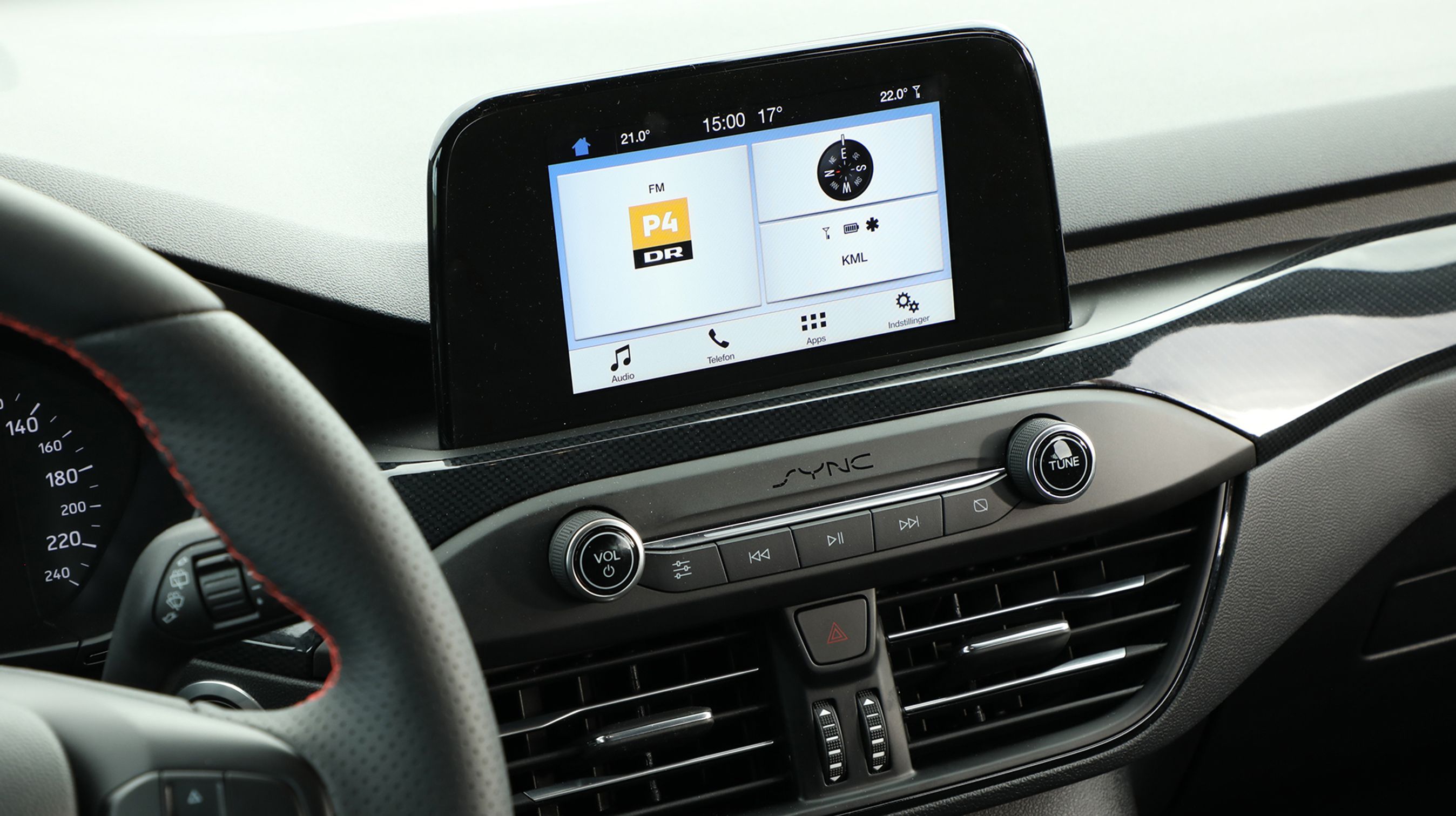 Den lille 6,5-tommers skærm er standard. Man kan tilkøbe en større udgave, men den koster over 13.000 kr. ekstra.