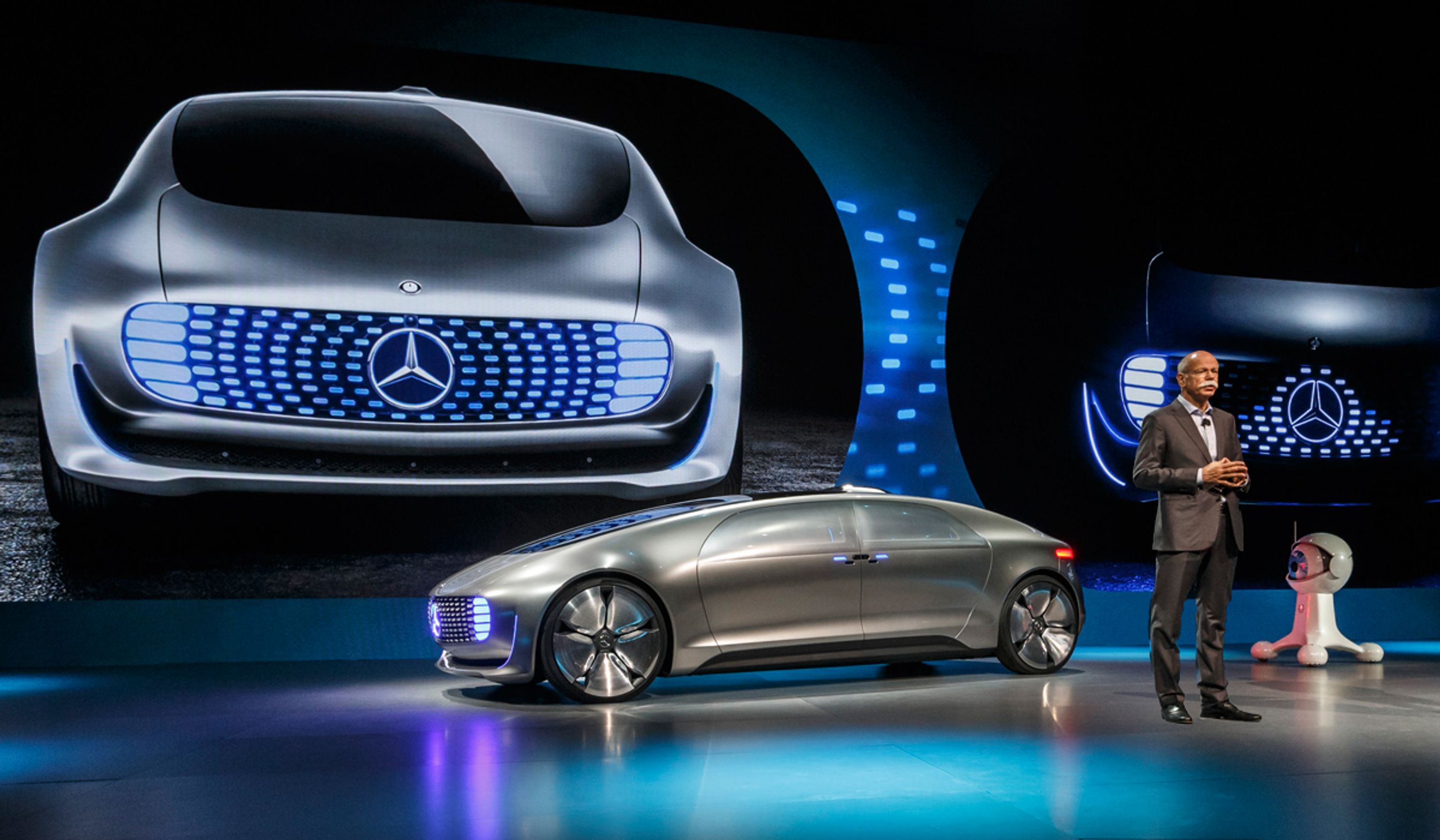 Daimler-chef Dieter Zetsche præsenterede den selvkørende fremtidsbil i Las Vegas.