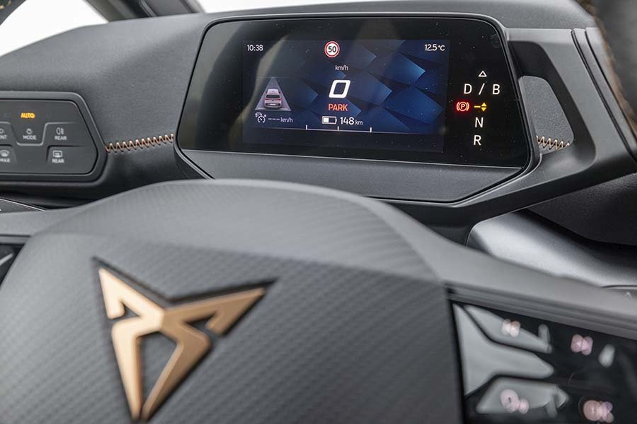 Instrumenterne udgøres af en lille skærm, derfor er det begrænset, hvor meget den kan vise.