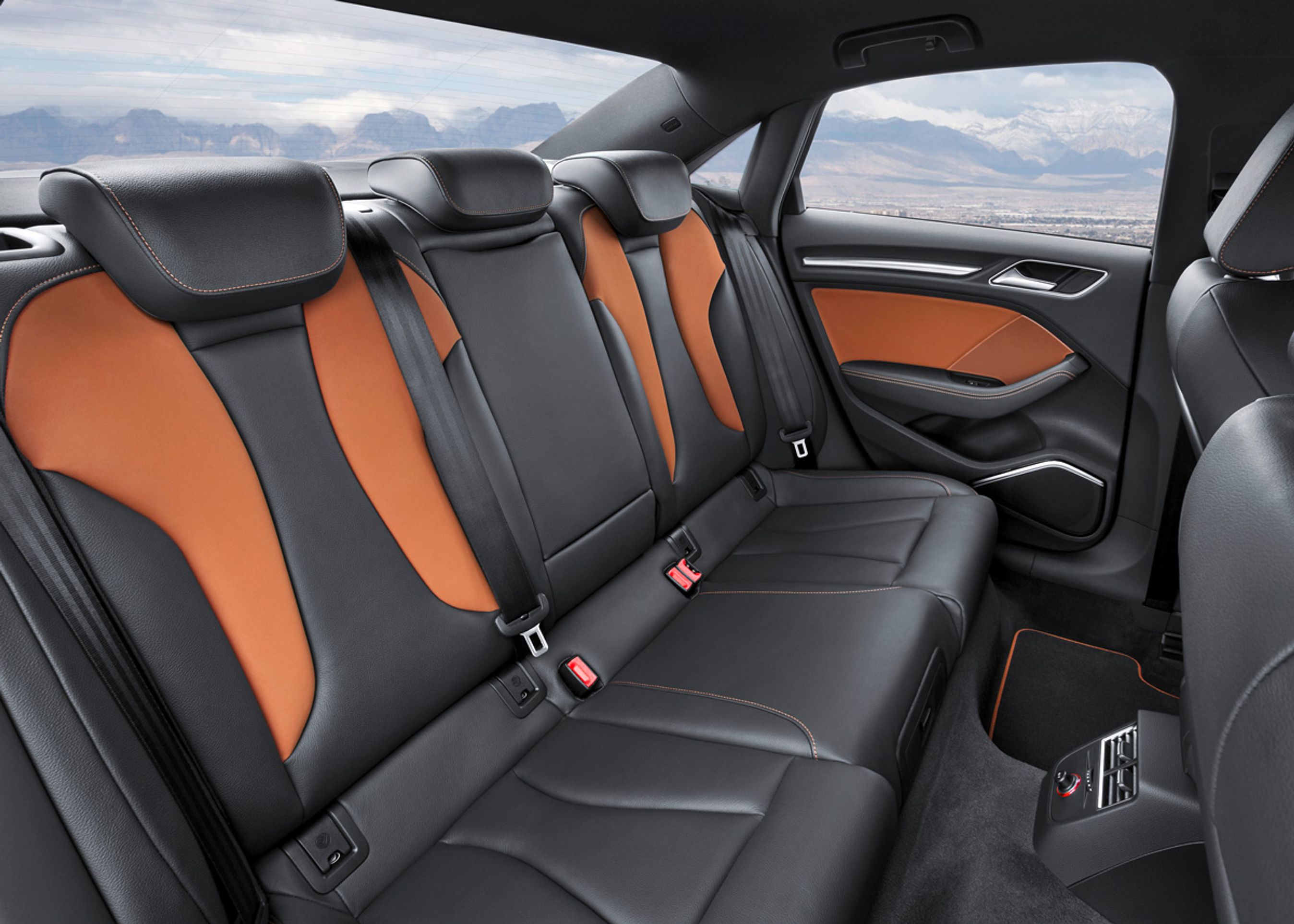 A3 sedan kan pyntes pænt op ved bagsædet.