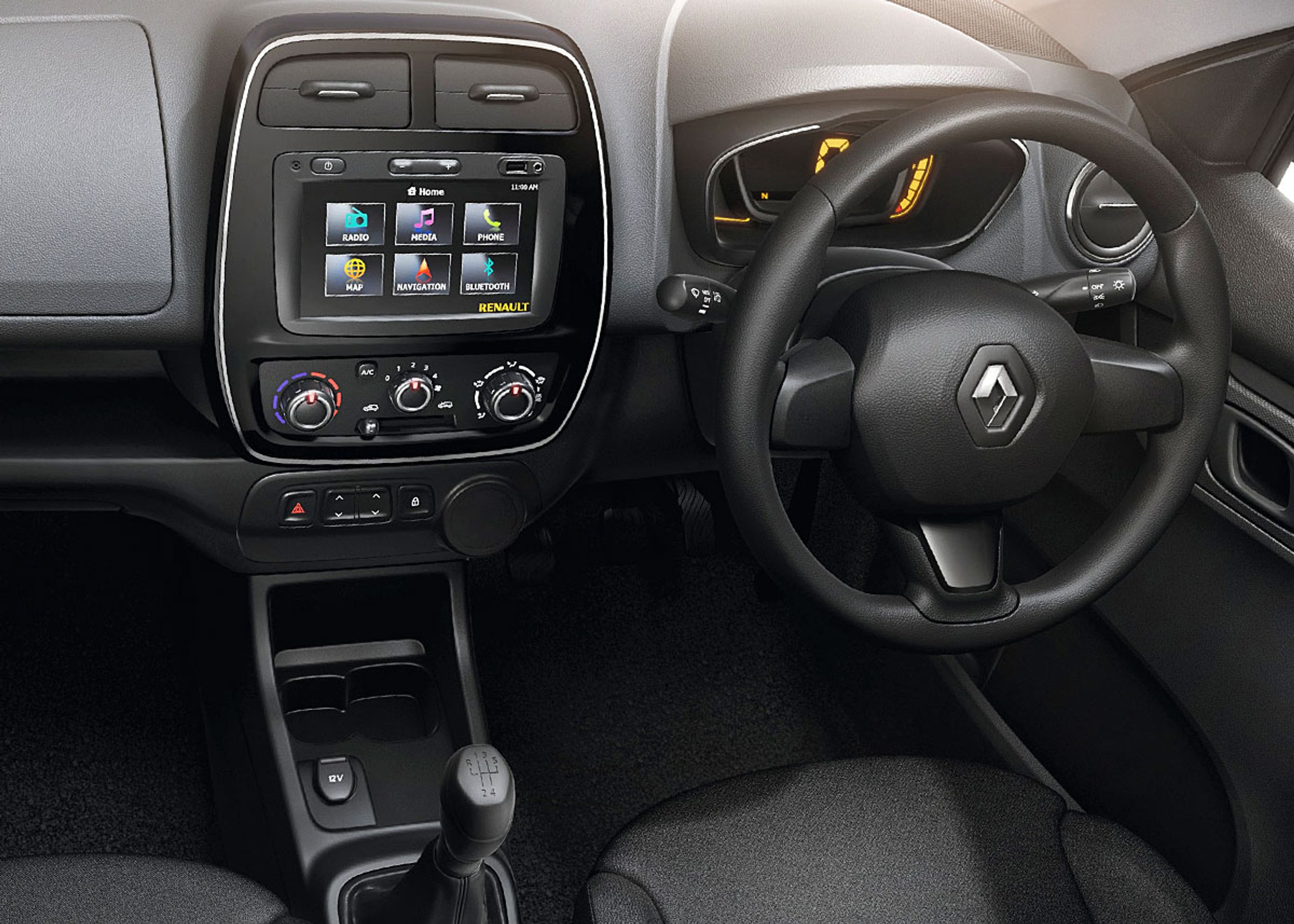 Den lille indiske Renault kan fås med en stor skærm og Renaults europæiske medianav-system. Det får billigbilen til at se flot ud i kabinen, men der er formentlig brugt ret billige plastmaterialer, som ikke ses på et billede.