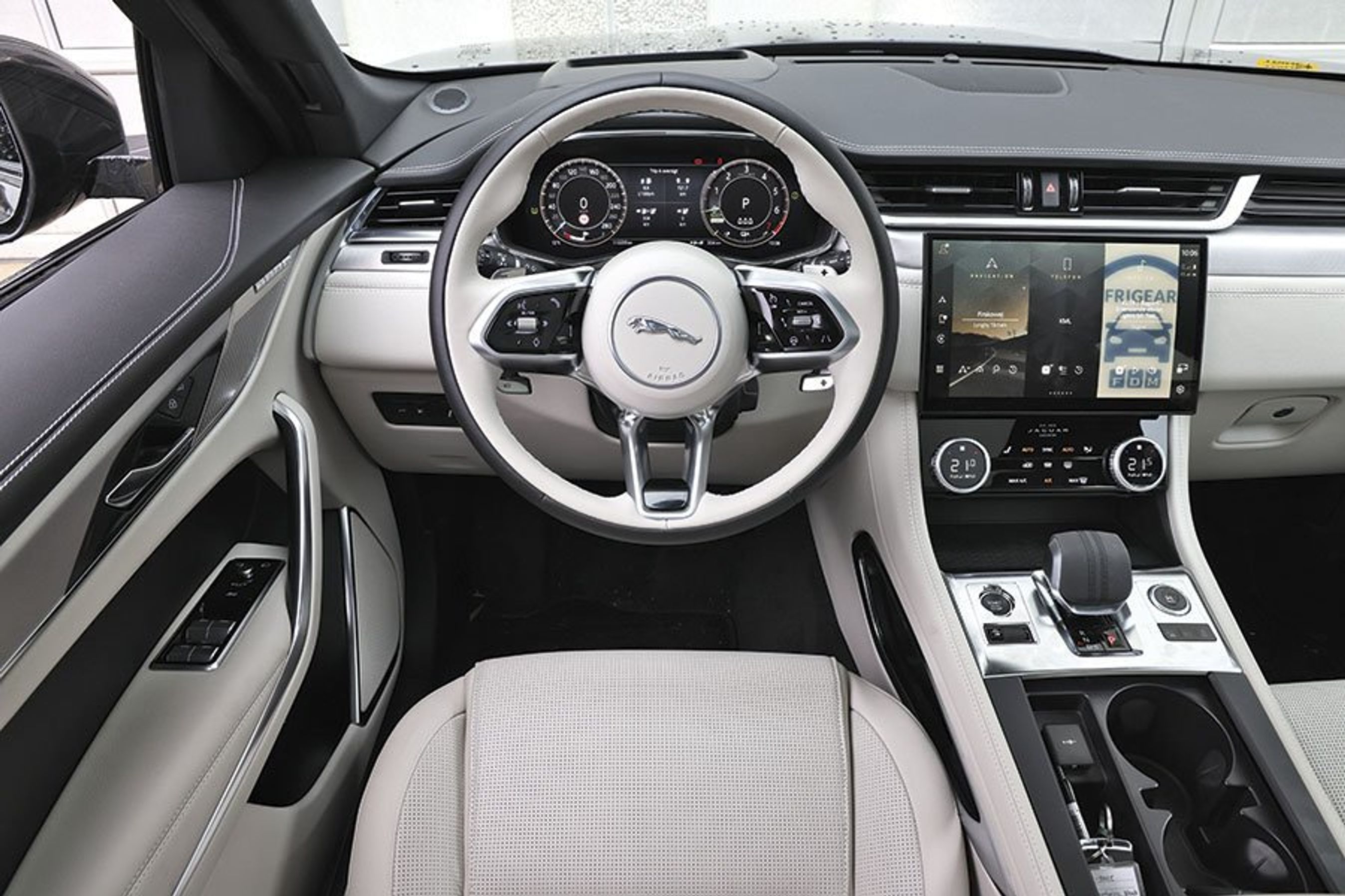 Kabinen i en Jaguar F-Pace