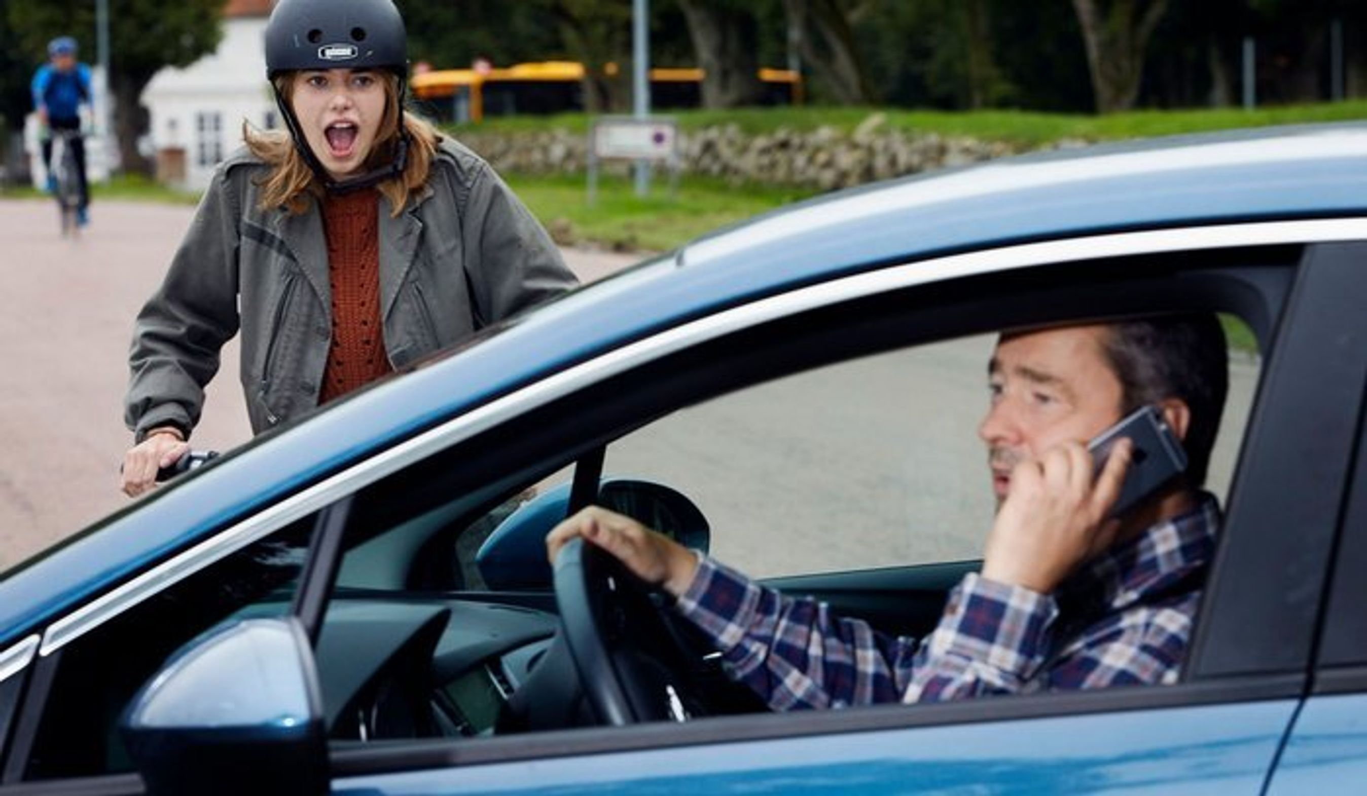 Brug af telefon er en af de helt store og farlige syndere blandt uopmærksomhed. Det koster 2.000 kr. og et klip i kørekortet at blive taget.