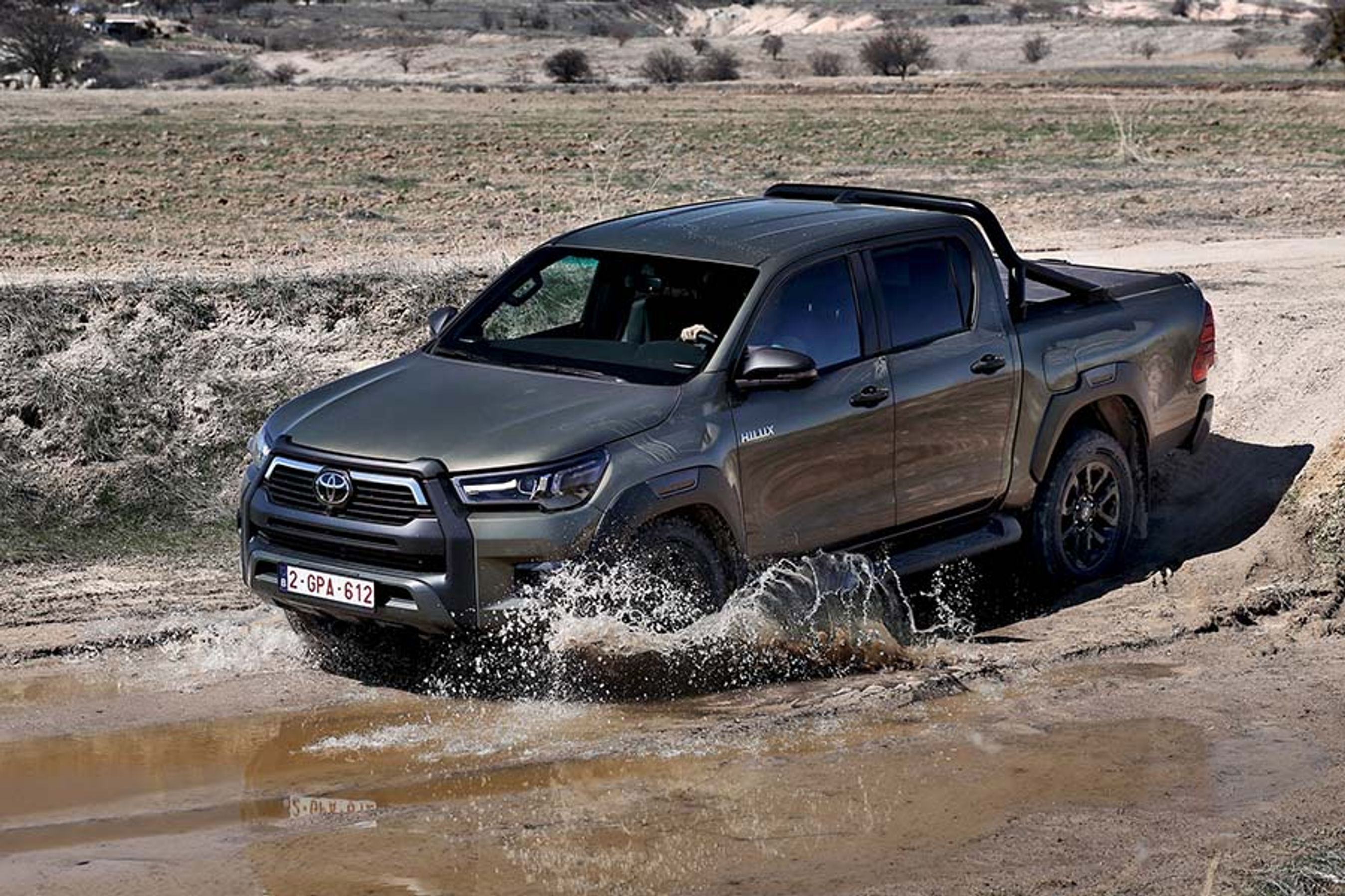 Alle udgaver har nu firehjulstræk og automatgear, og i udgaven med den nye mild-hybridmotor kan man skifte program for firehjulstrækket med valg mellem fem indstillinger. Det gør bilen dygtig i terrænet.