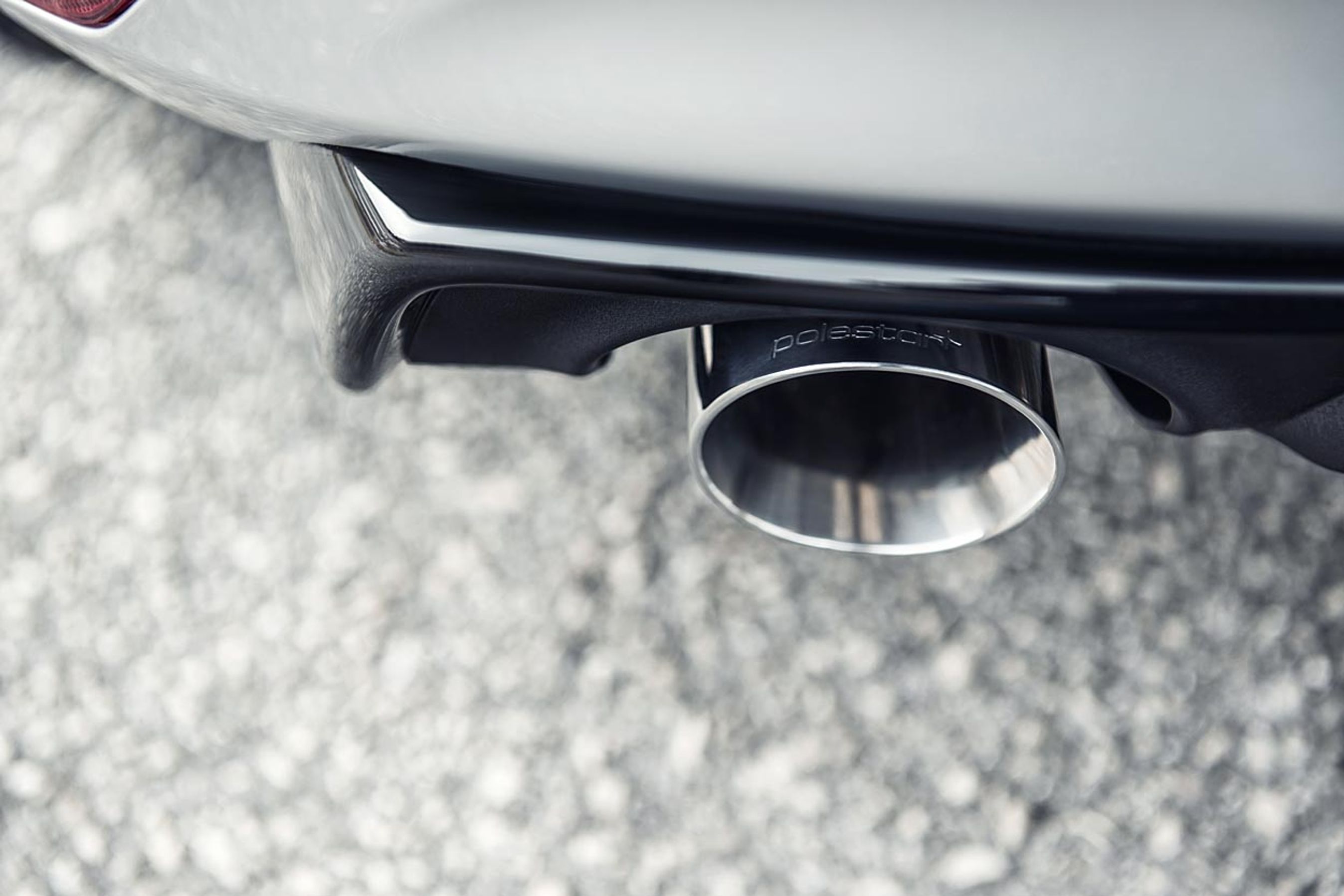 Motoroptimeringen giver mest mening, hvis man samtidig skifter luftfilteret og udstødningssystemet. Men så får man også et sæt meget lækre udstødningsrør i rustfrit stål, der i høj grad løfter bilernes udseende. Foto: Volvo