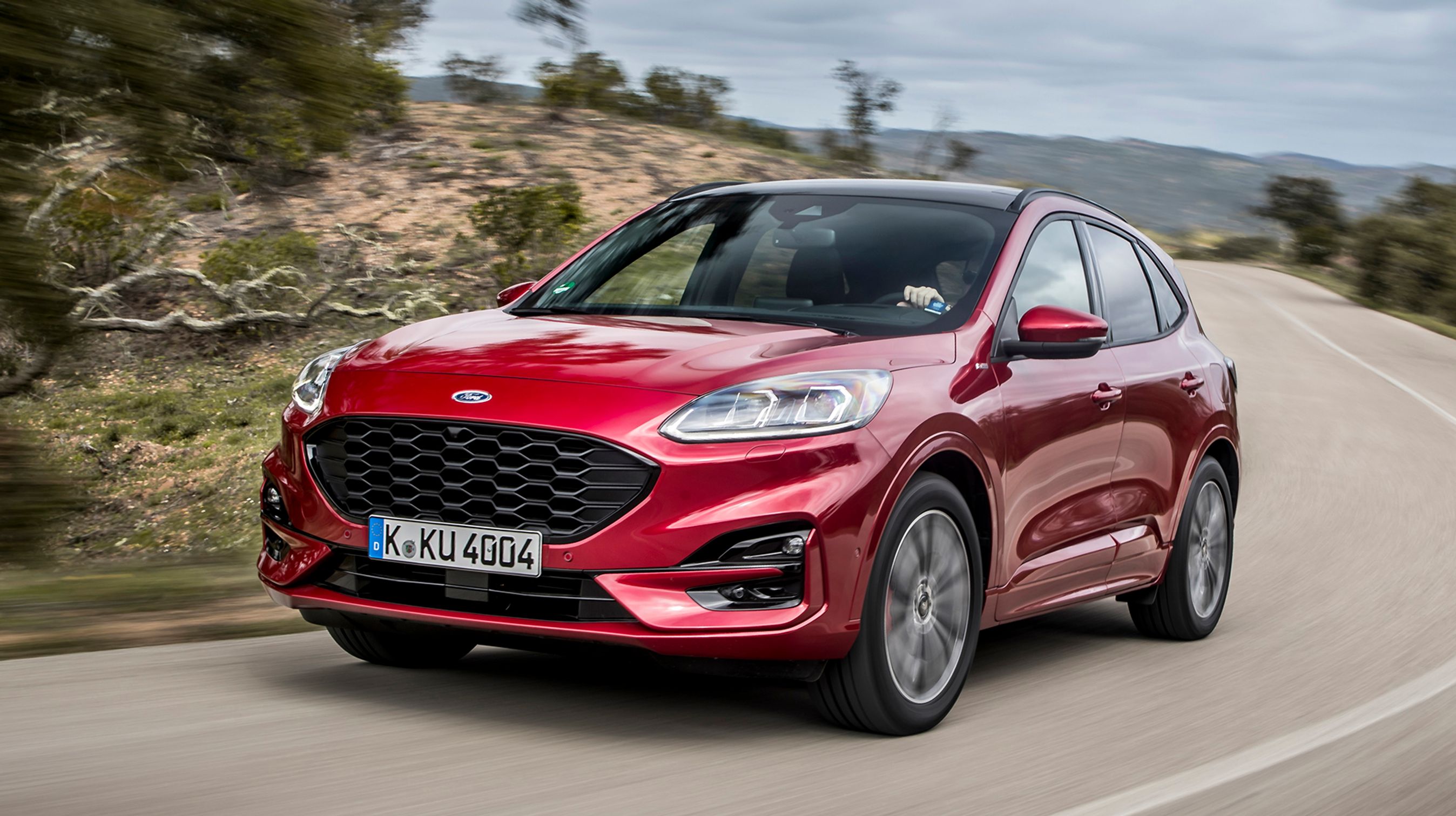 Ford Kuga er en nykonstrueret SUV, der dukker op i versioner med benzin-, diesel- og hybridmotorer. Topudgaven har desuden firehjulstræk .