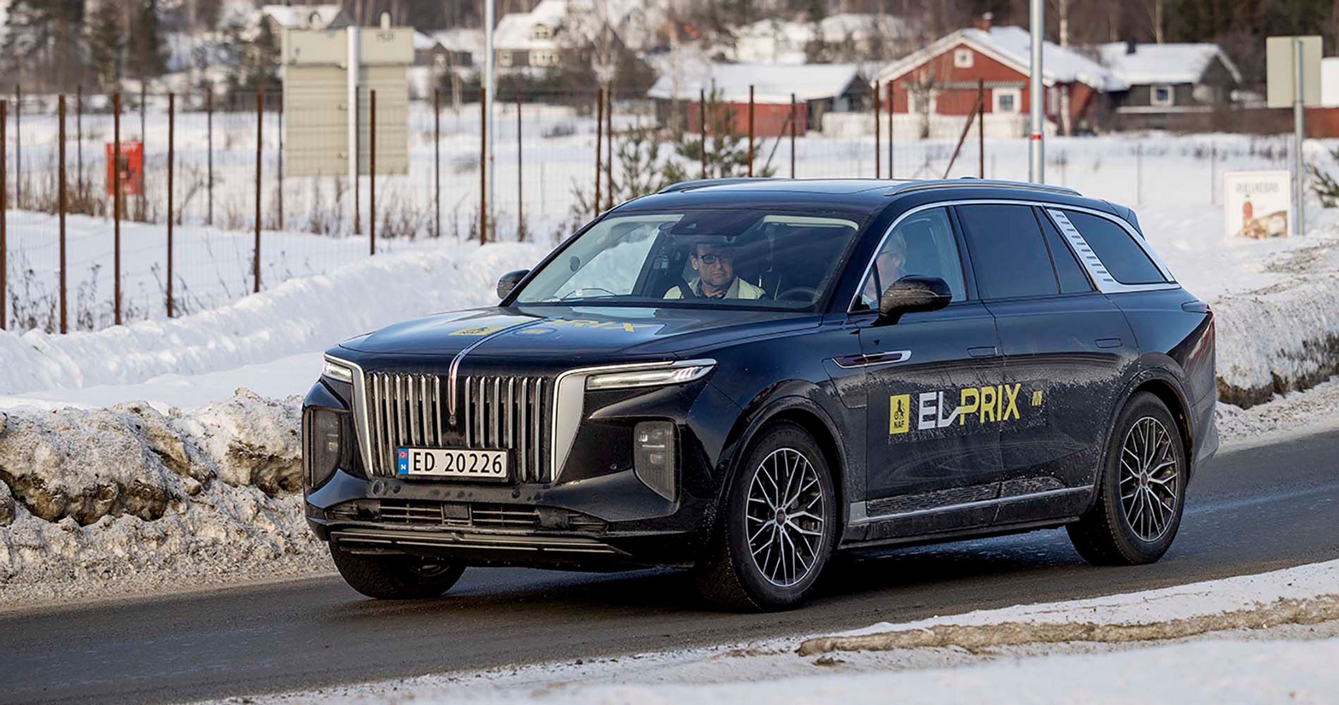 Elbilen Hongqi E-HS9 på vintervej i Norge.