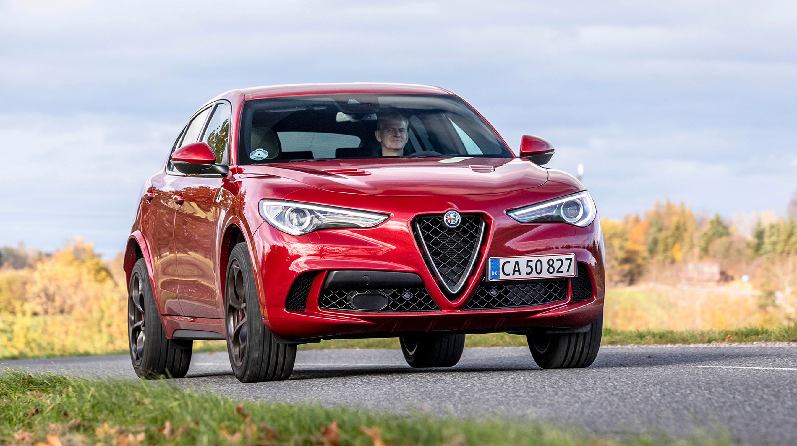 510 hk vil gerne frem, eller hvor mange af dem der nu er til stede. Designet er i hvertfald aggressivt med bl.a. lufthuller i motorhjelmen og store køleåbninger i fronten.