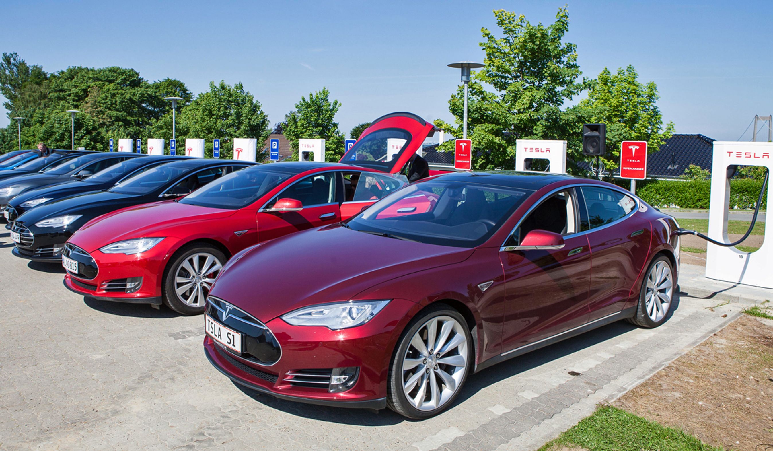 Ladestationen i Middelfart kan oplade otte Tesla S ad gangen.