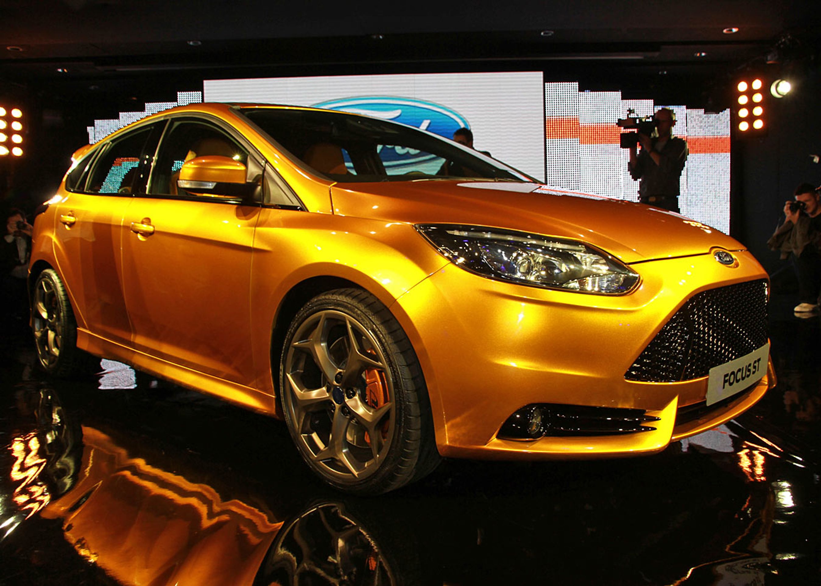 Focus ST udstilles i en speciel lakering, som Ford kalder "'Tangerine Scream".