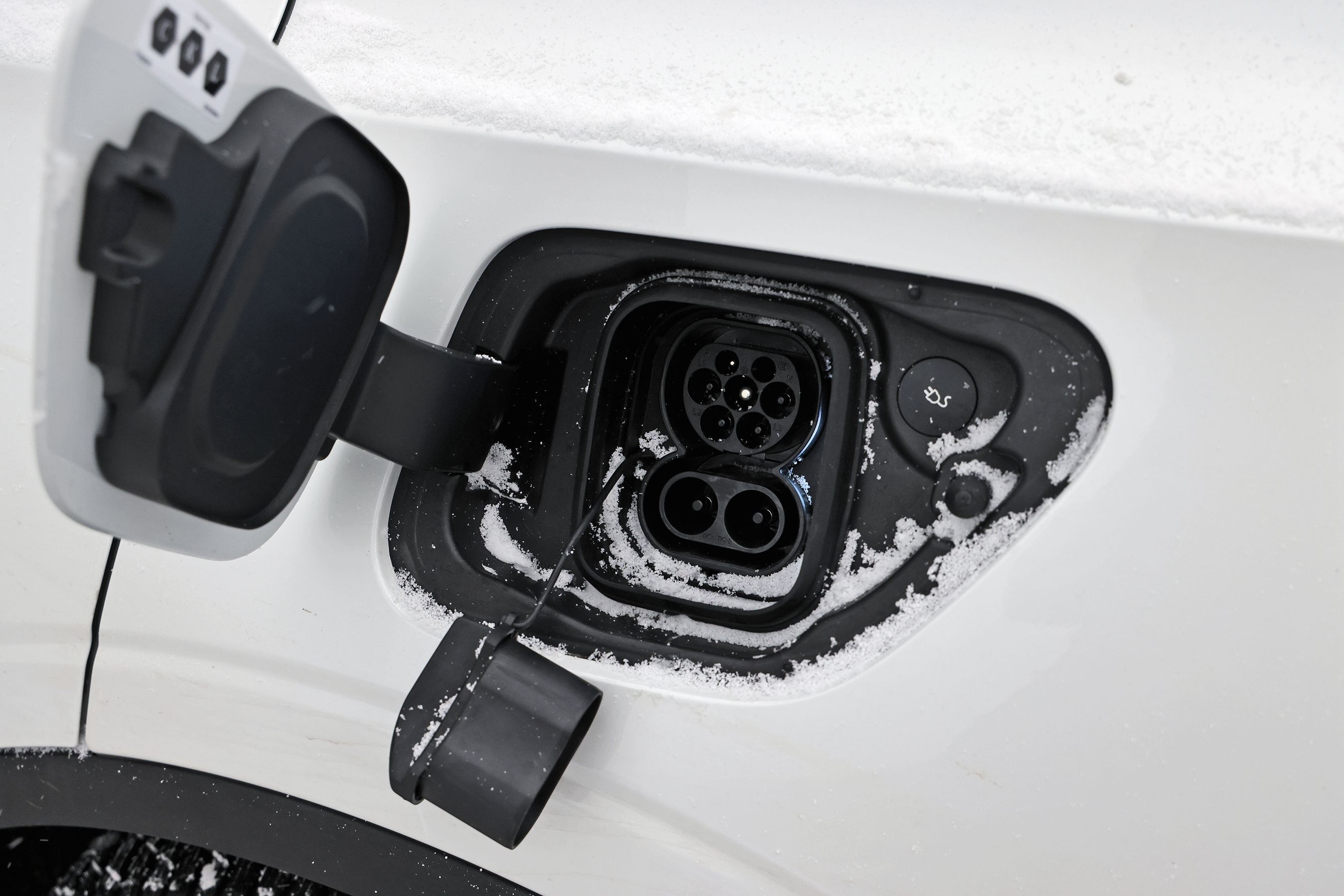 Ladestik i Polestar 2. 